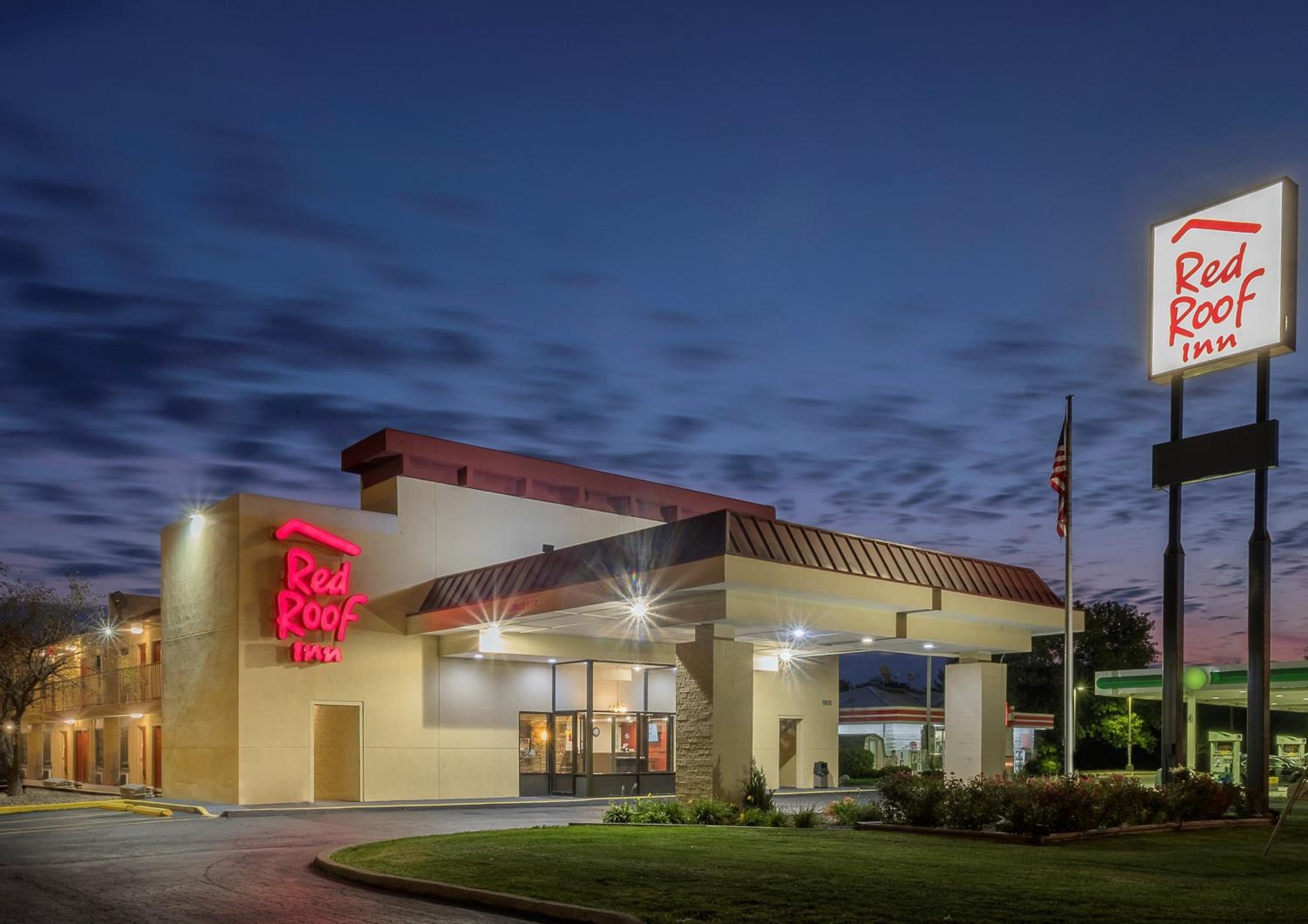 Bloomington Vacations - Red Roof Inn Bloomington - Normal/University - Property Image 19