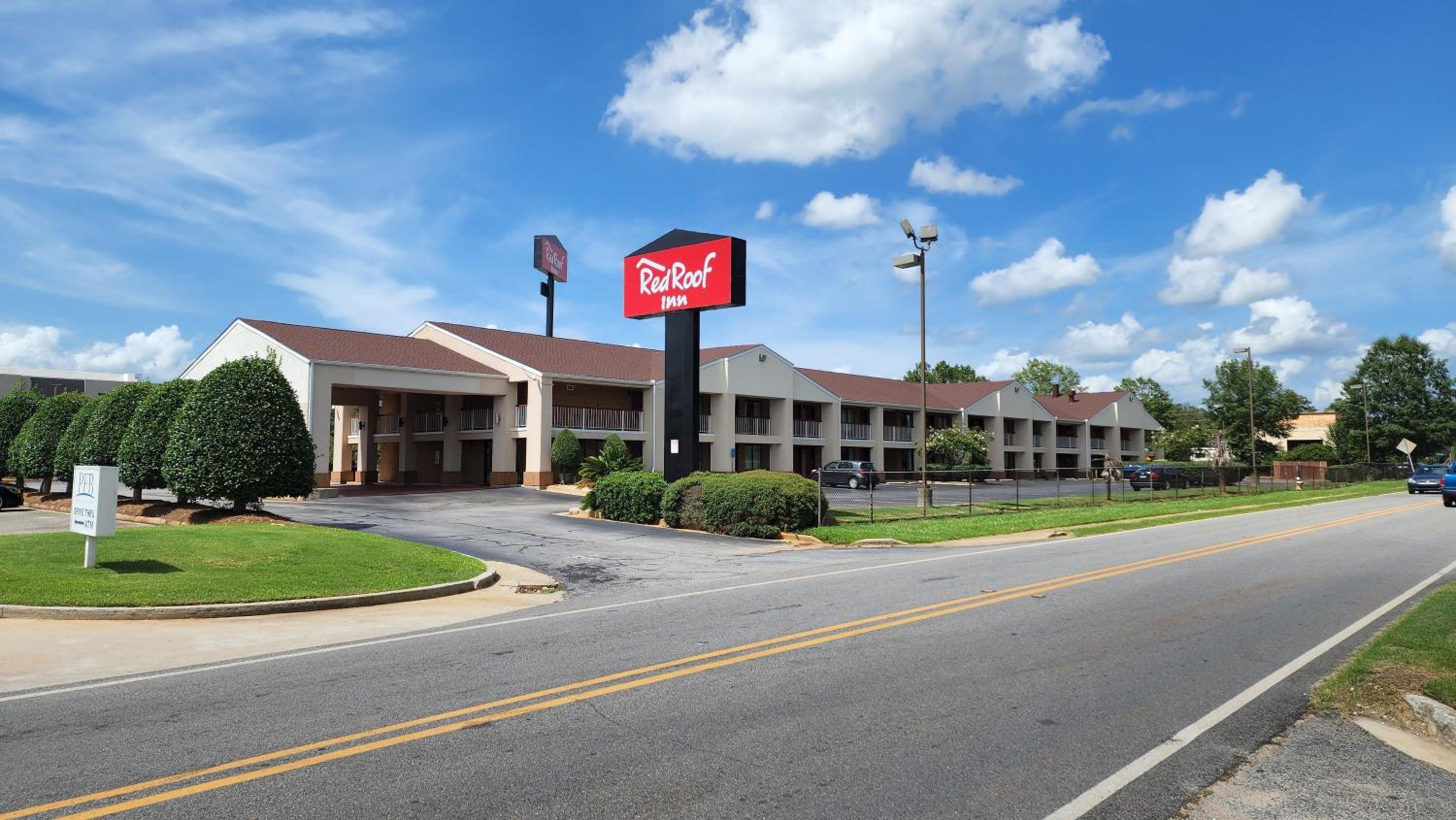 Perry Vacations - Red Roof Inn Perry - Property Image 11