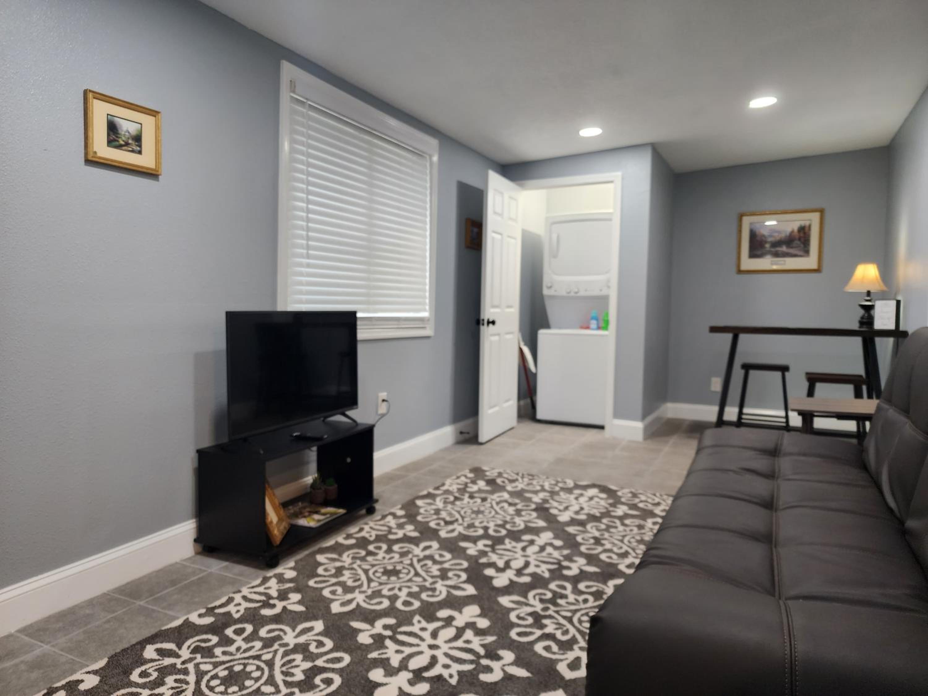 Lovely One Bedroom home/ guest house view 4