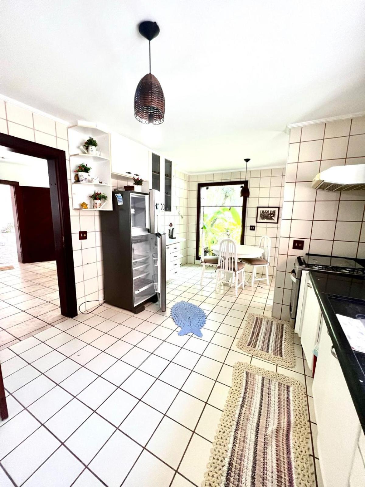 Casa com piscina no Acapulco, Guarujá SP 3