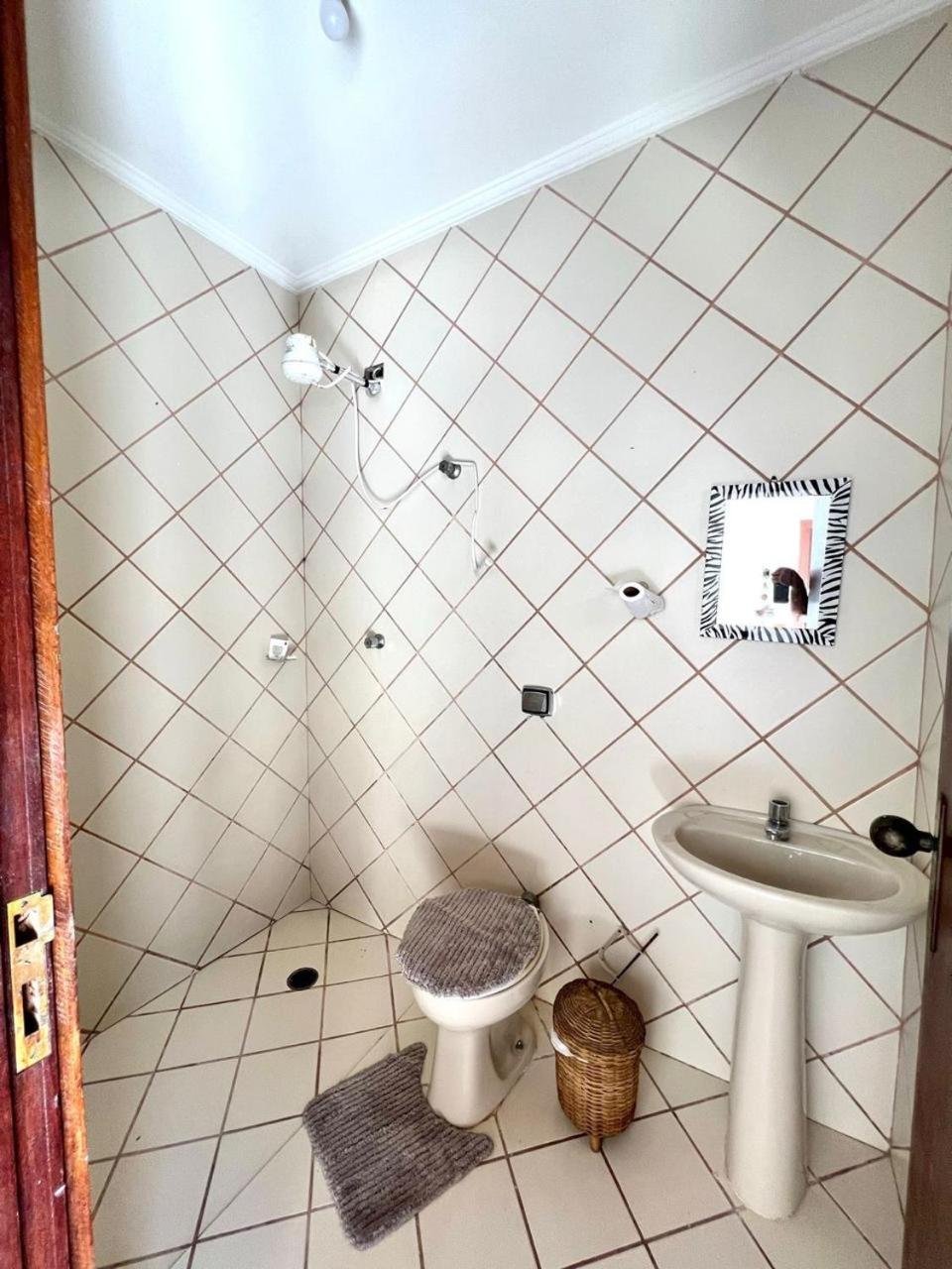 Casa com piscina no Acapulco, Guarujá SP 3