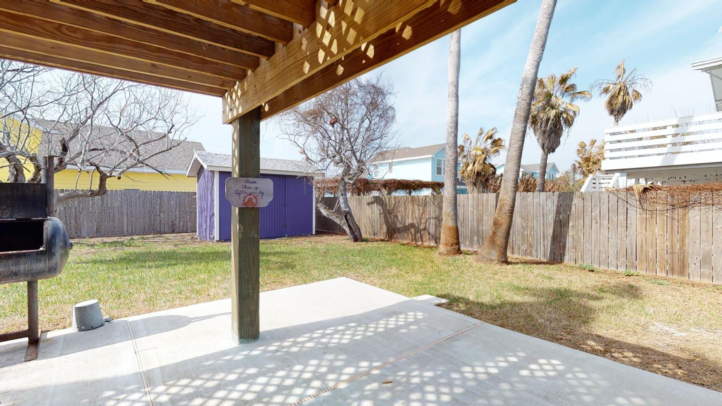 1116SS Great house in Town Parking for 3 plus BoatWatercraft Fenced Yard DeckPatio view 5