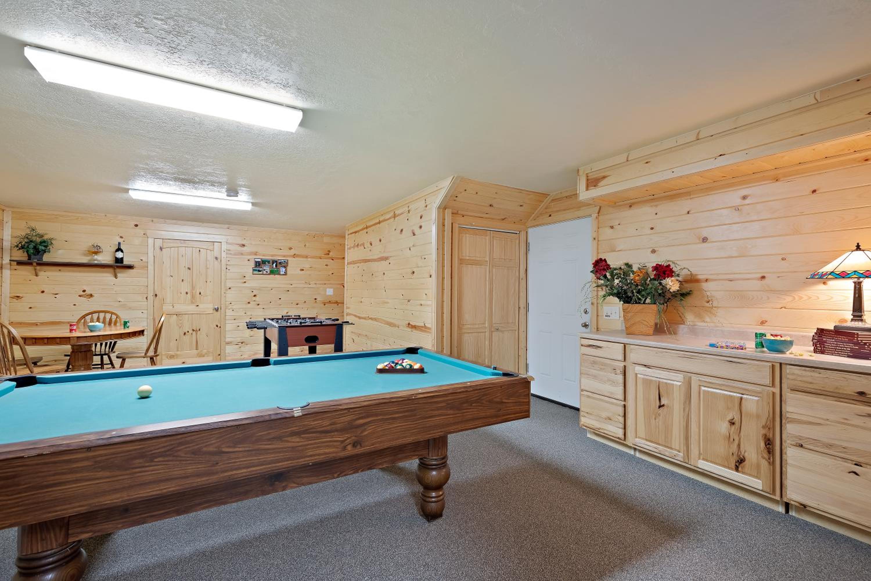 Henrys Hawk by KABINO Henrys Lake Hot Tub FirePit Pool Table Mtn & Water Views WiFi Satellite Fishing Trails view 5