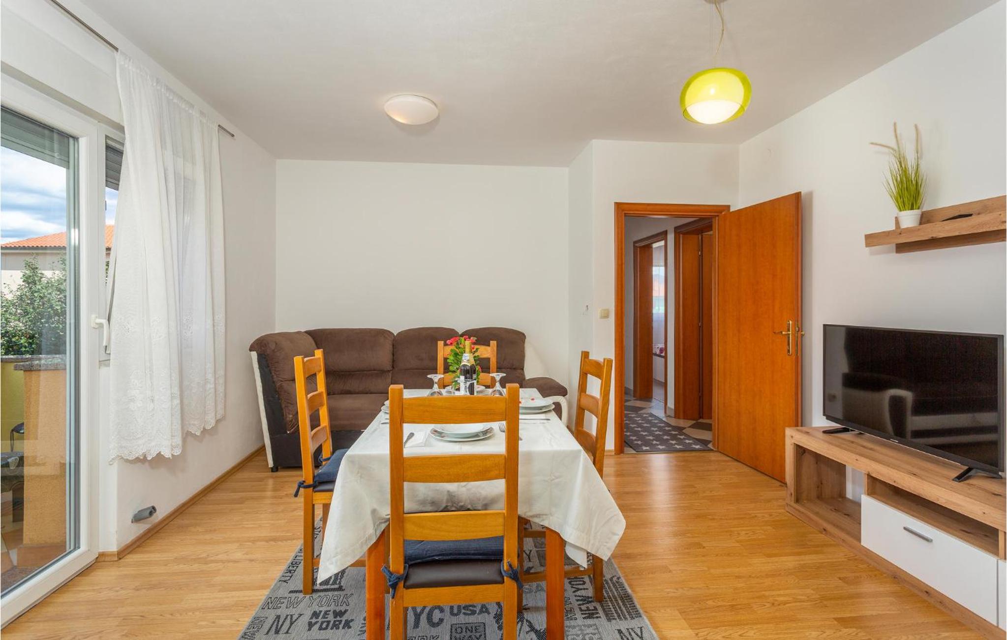 2 Bedroom Awesome Apartment In Rijeka view 3