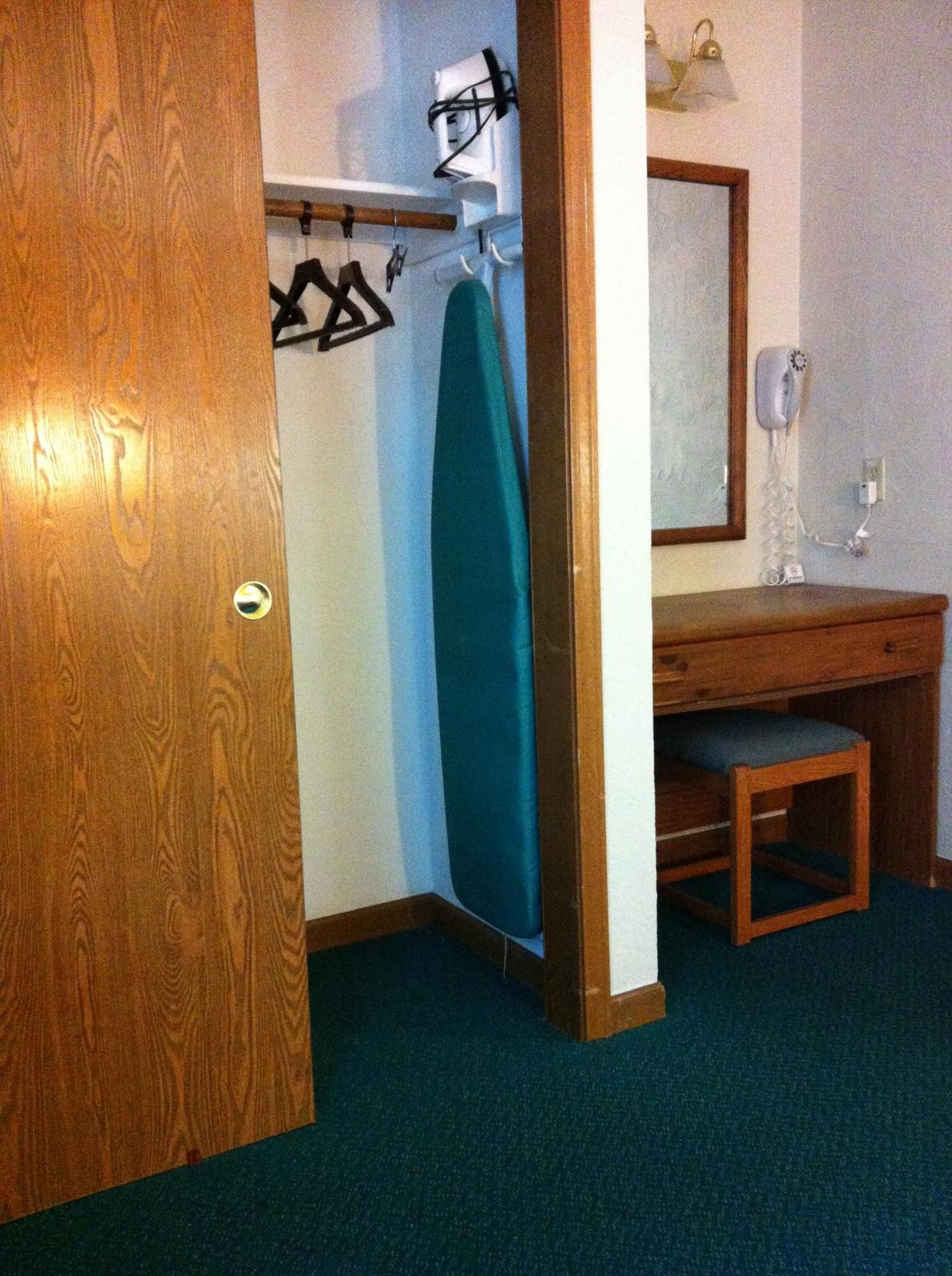 East Street Inn & Suites view 5