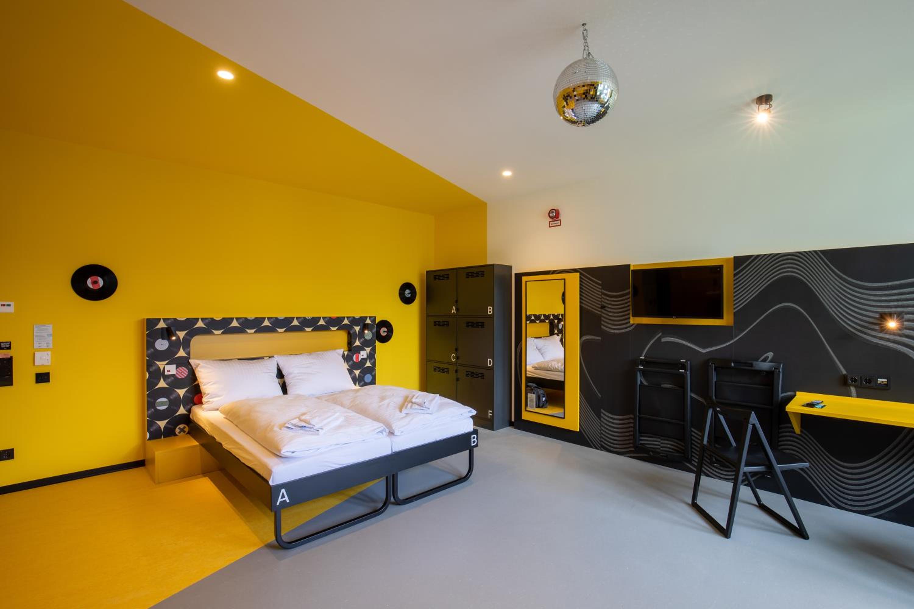 Dresden Vacations - MEININGER Hotel Dresden Zentrum - Property Image 2