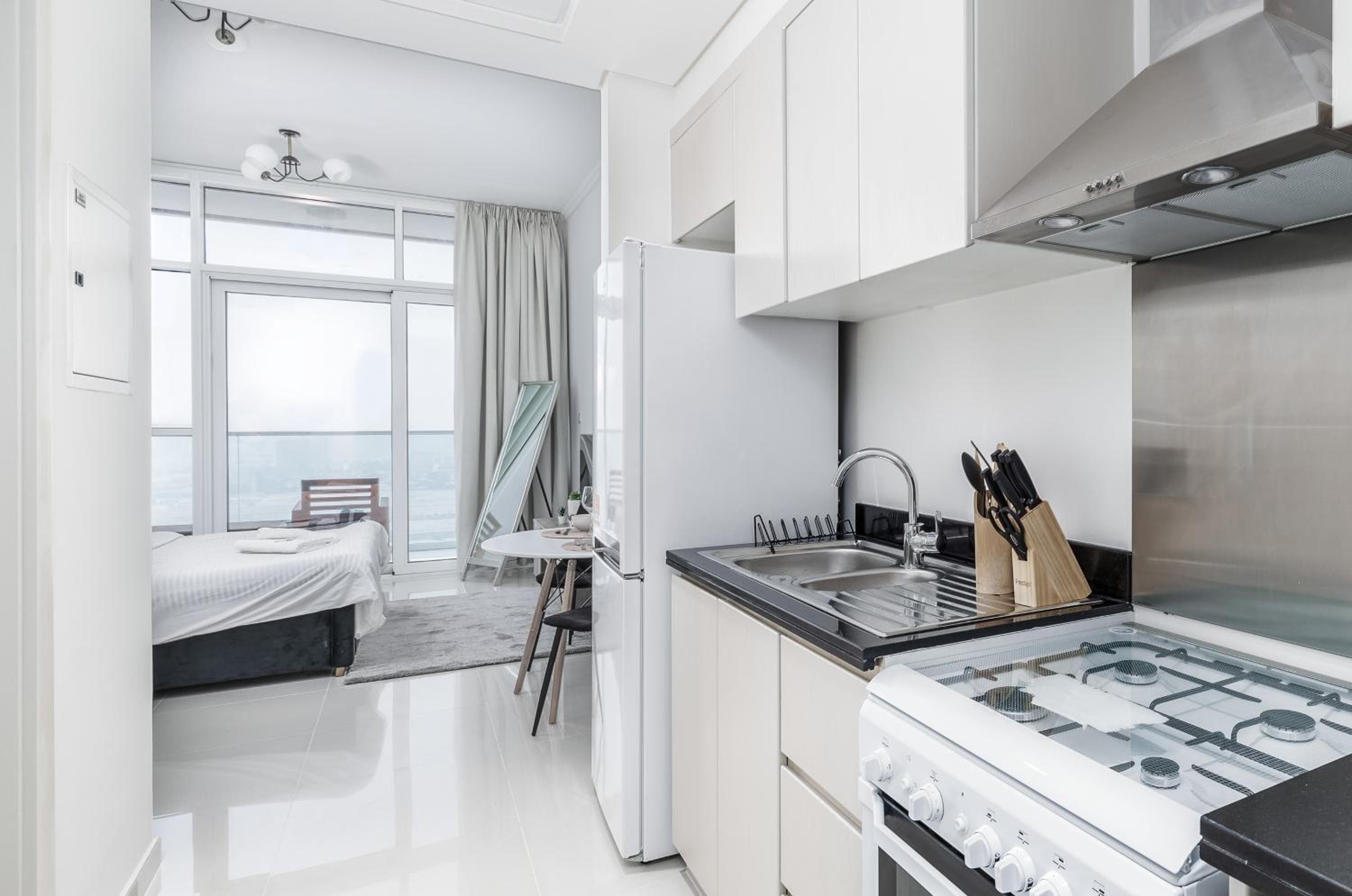 Welcoming Studio in Damac Hills Carson B