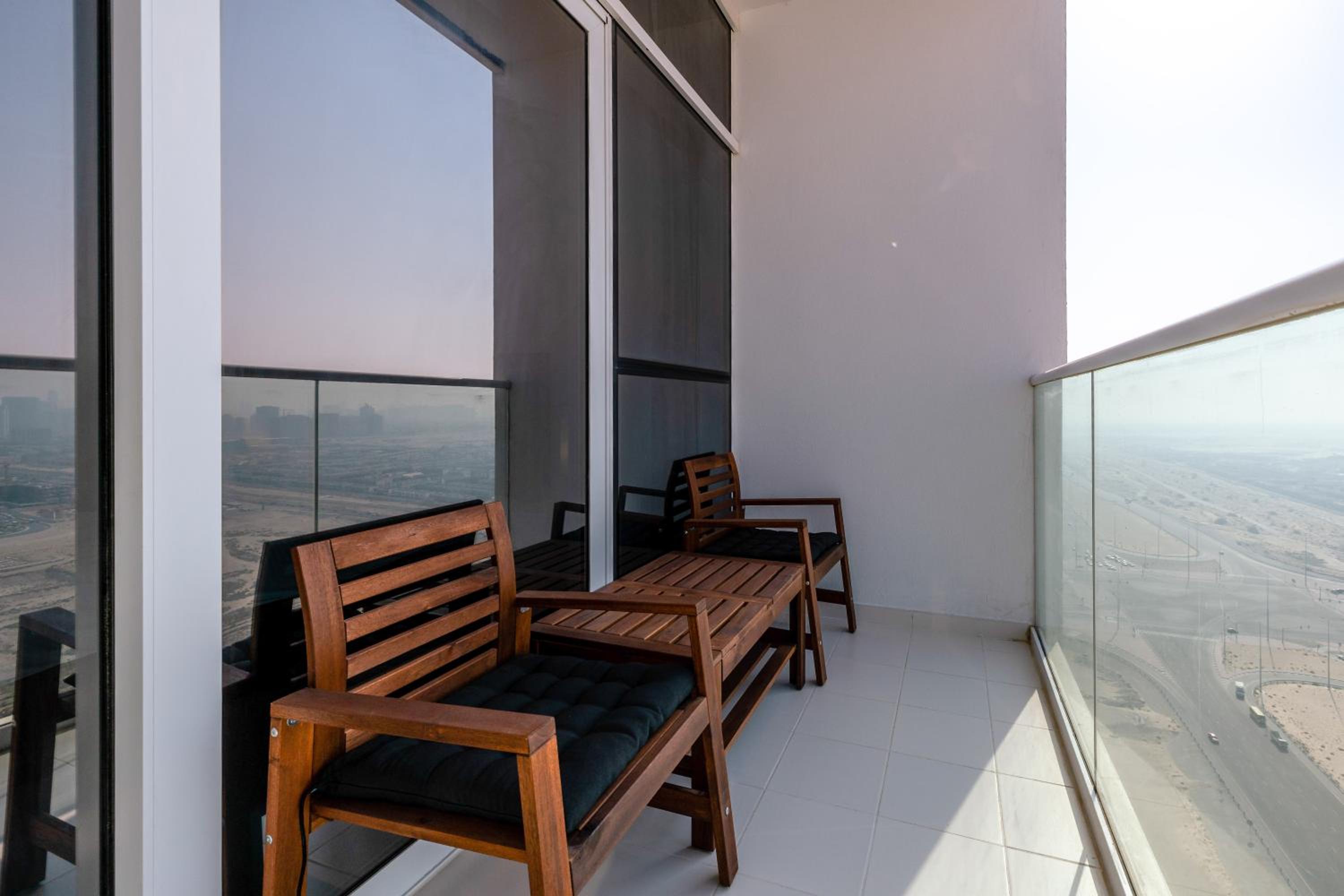 Welcoming Studio in Damac Hills Carson B