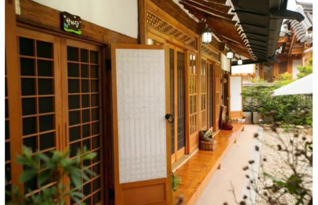 Jeonju Hanok Village Beautiful Garden House