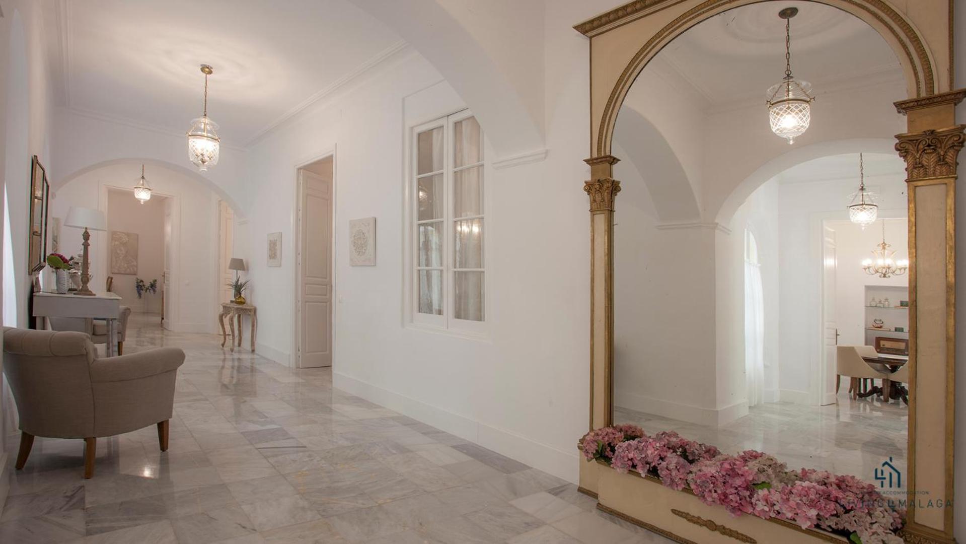 Living4Malaga Aduana Presidential