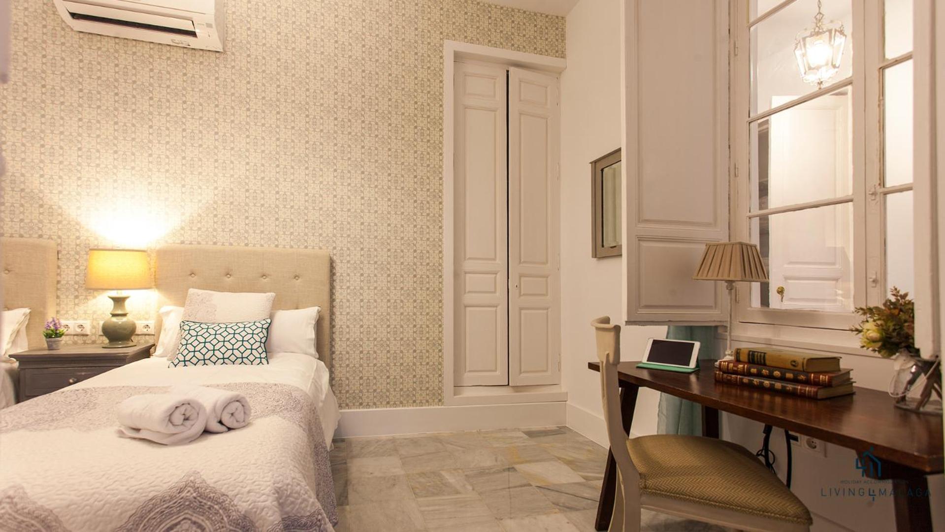 Living4Malaga Aduana Presidential