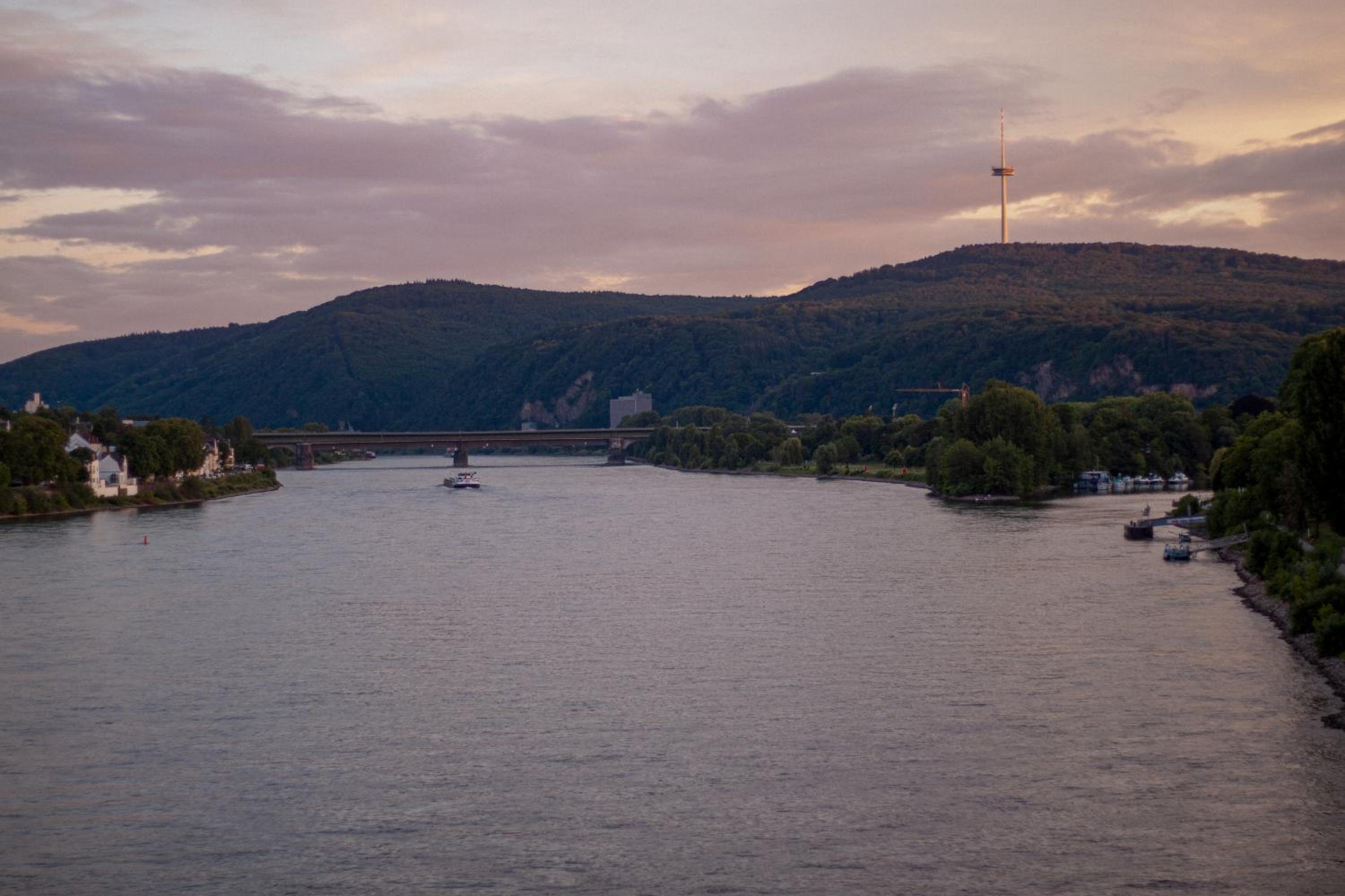 Sleek Studio minutes away from Deutsches Eck