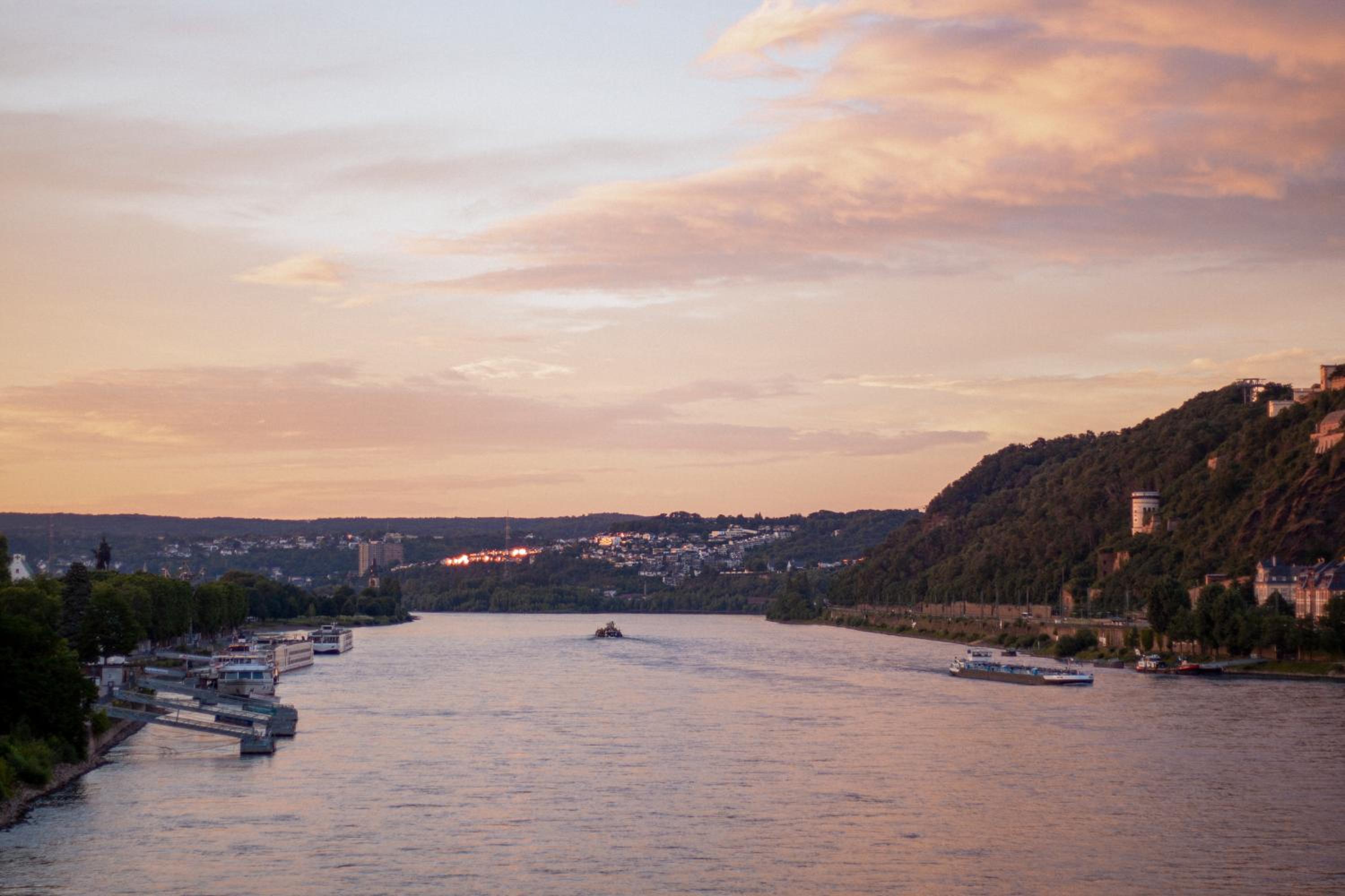Sleek Studio minutes away from Deutsches Eck