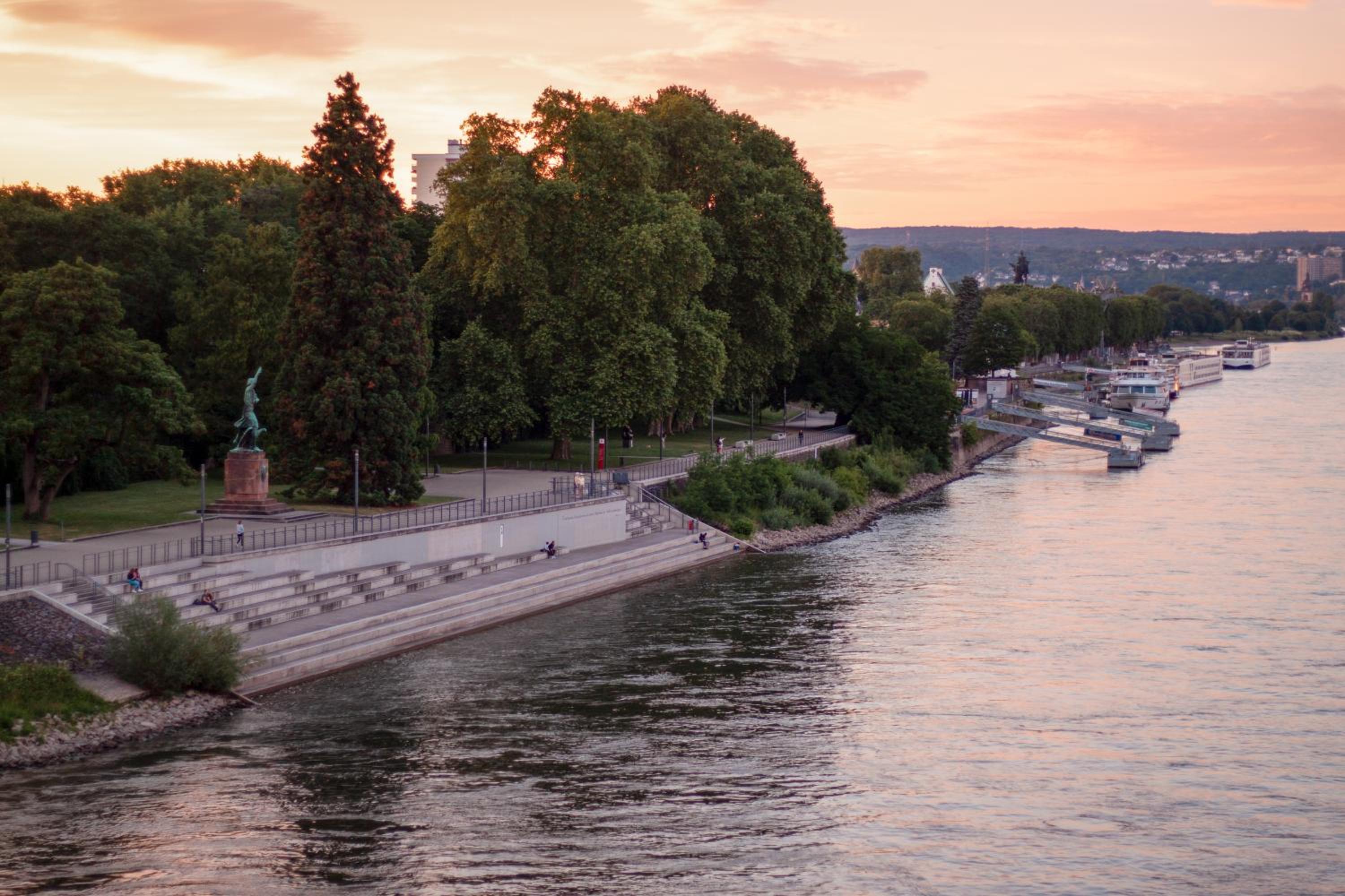 Sleek Studio minutes away from Deutsches Eck