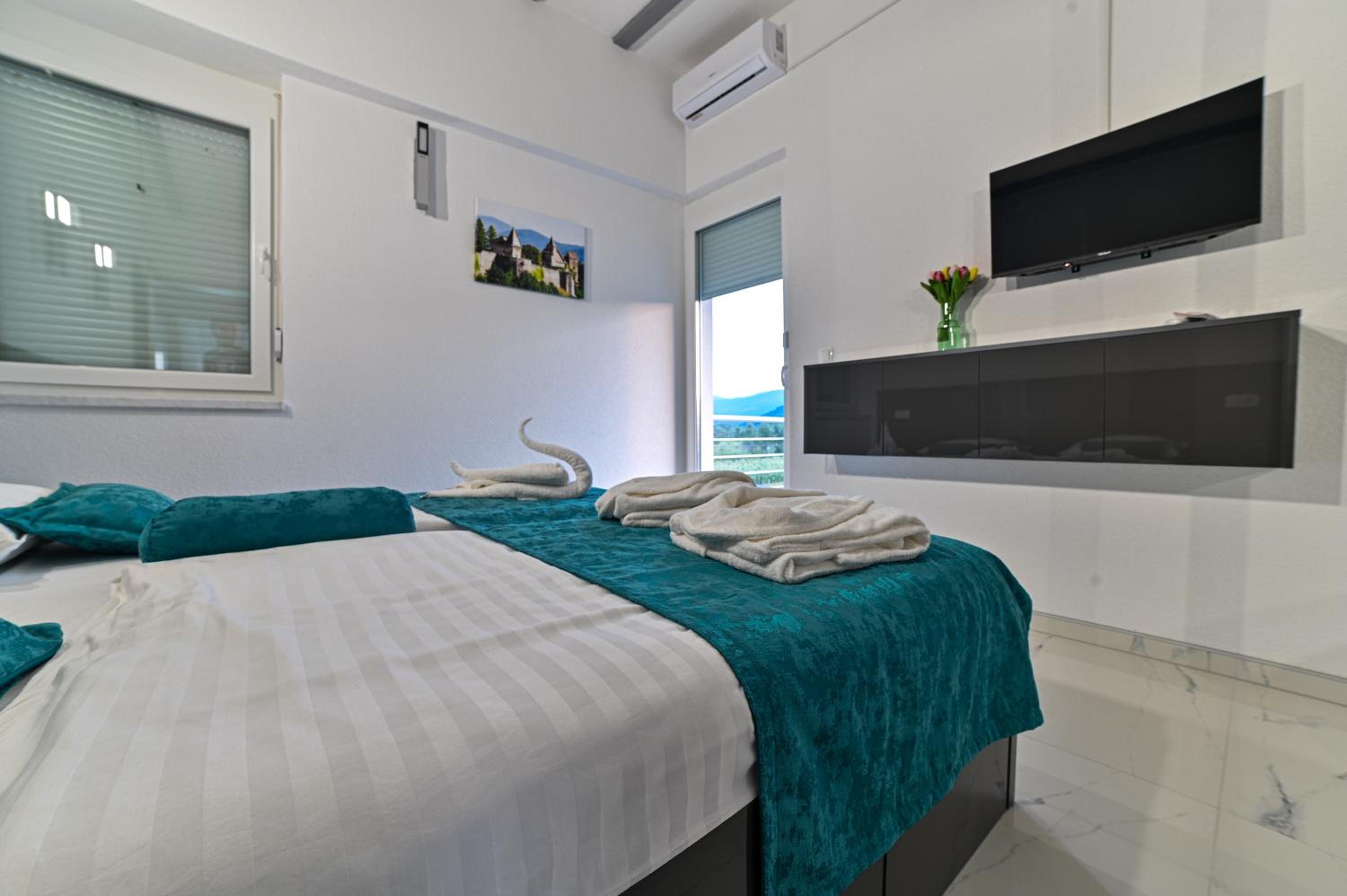 Summer Residence Una view 4