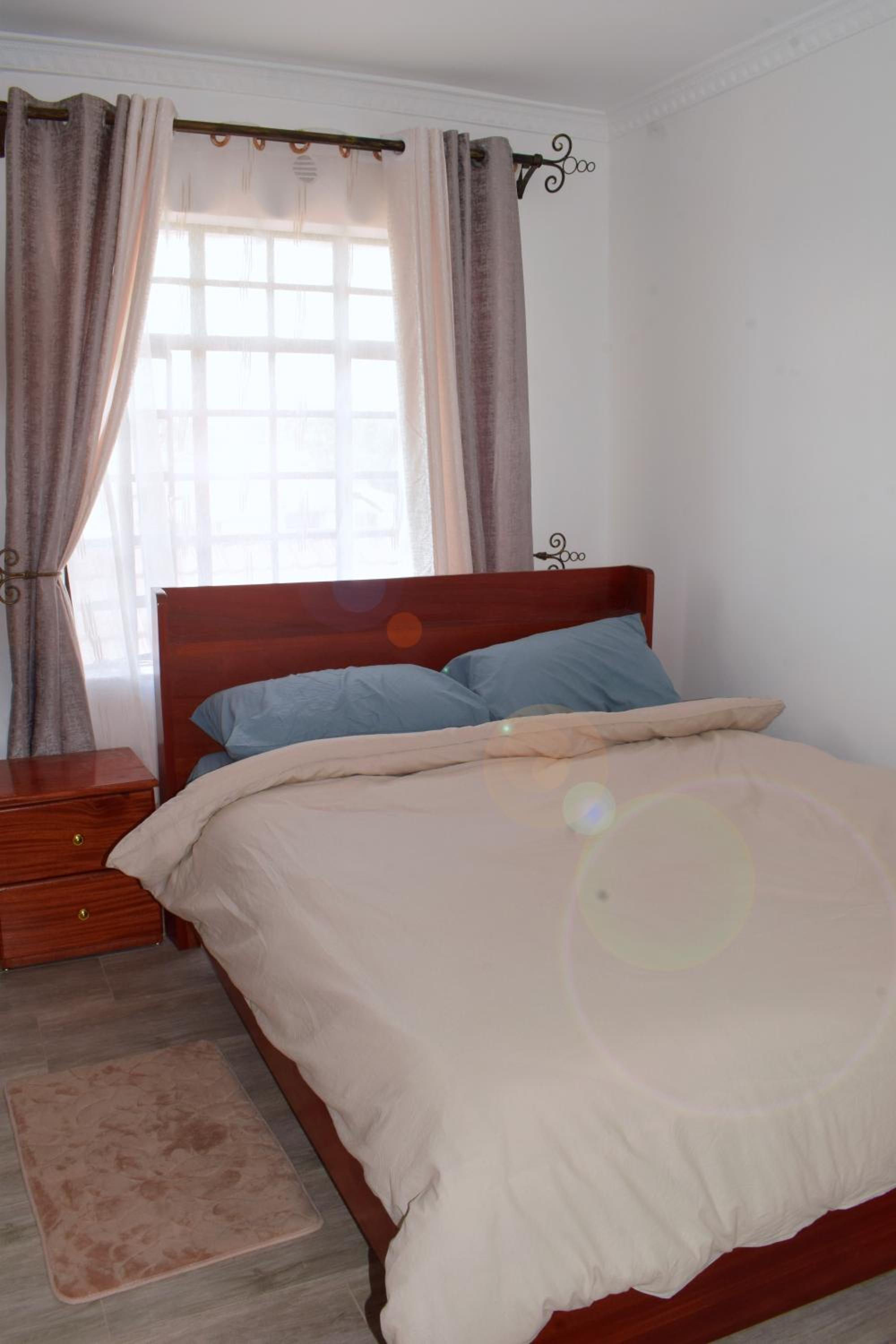Cheerful 4-bedroom with pool view 4