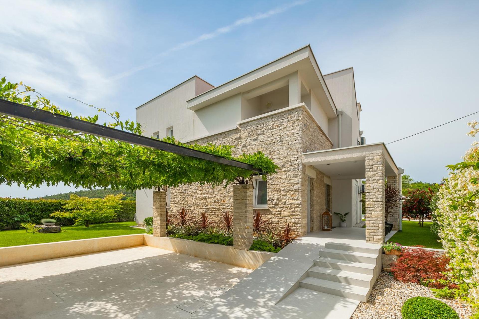Villa Bella- White view 4