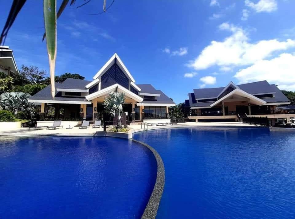 Alta Vista De Boracay by Crystal