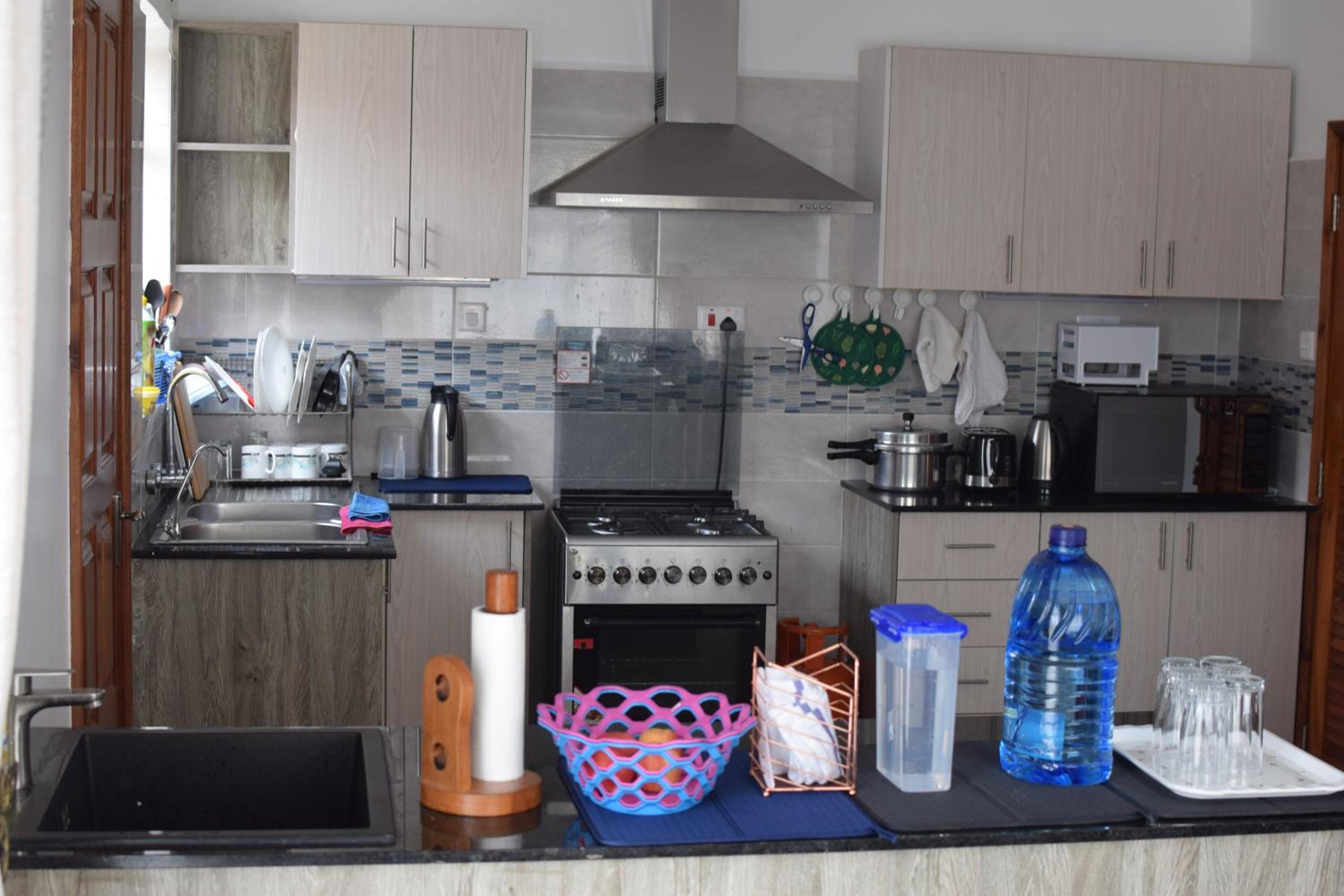 Cheerful 4-bedroom with pool view 2