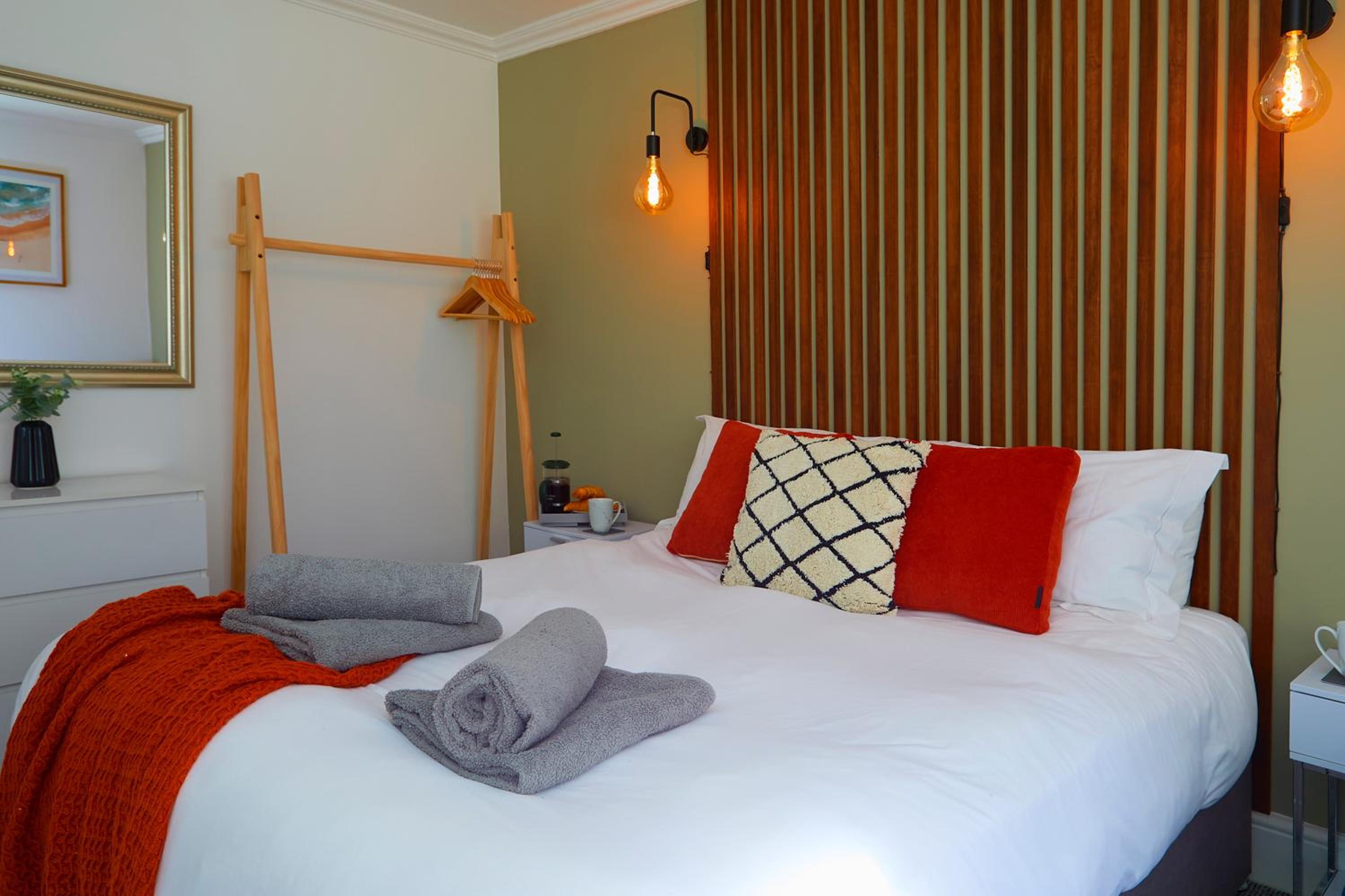 The Court Yard Apartment - Fantastic location! view 4