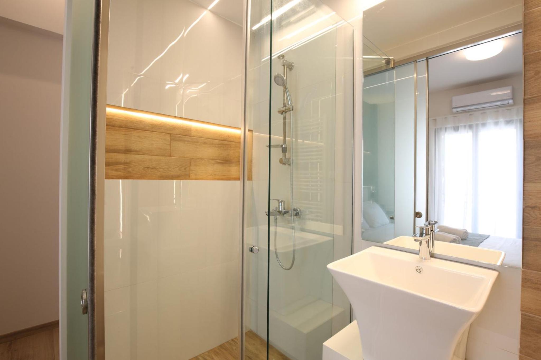 IO SUITES
