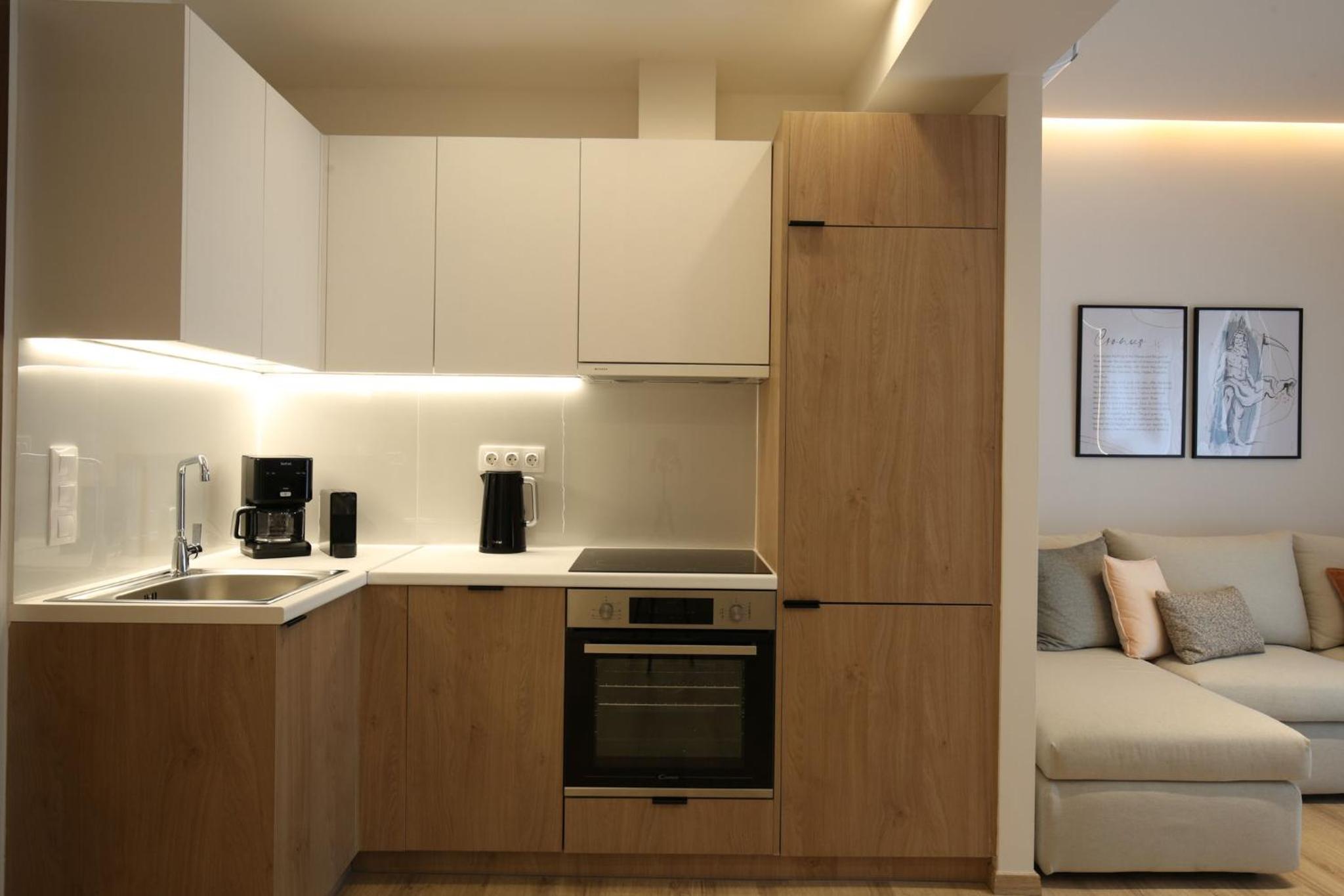 IO SUITES