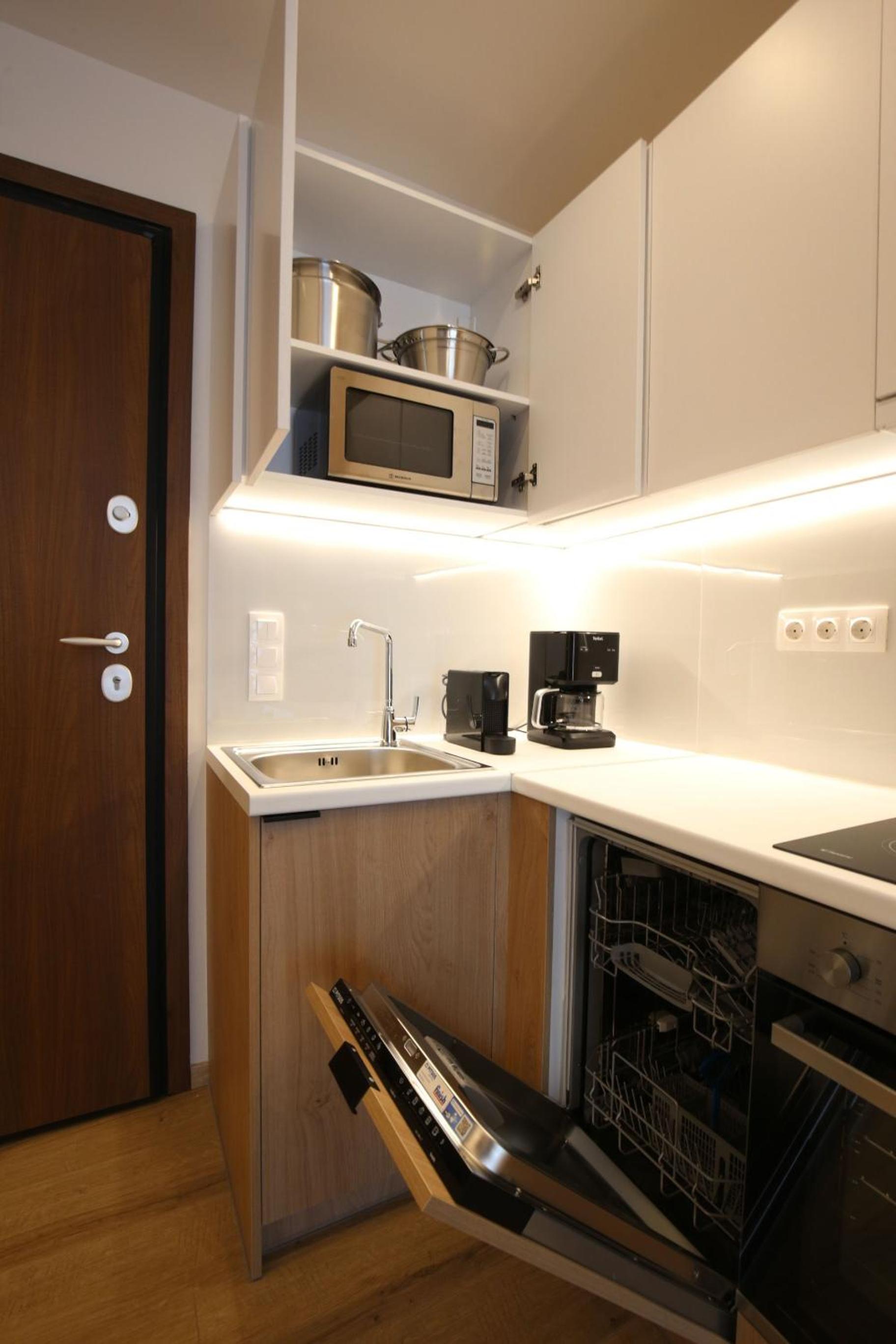 IO SUITES