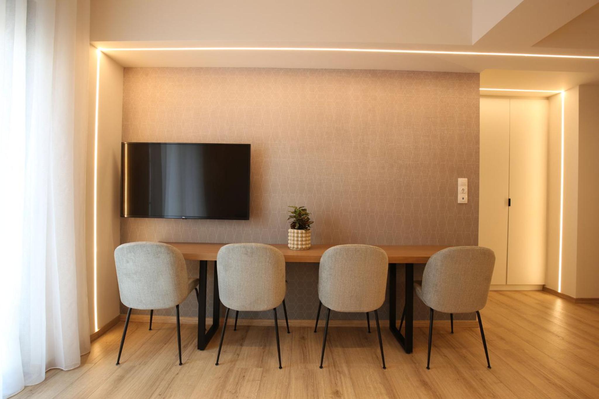 IO SUITES