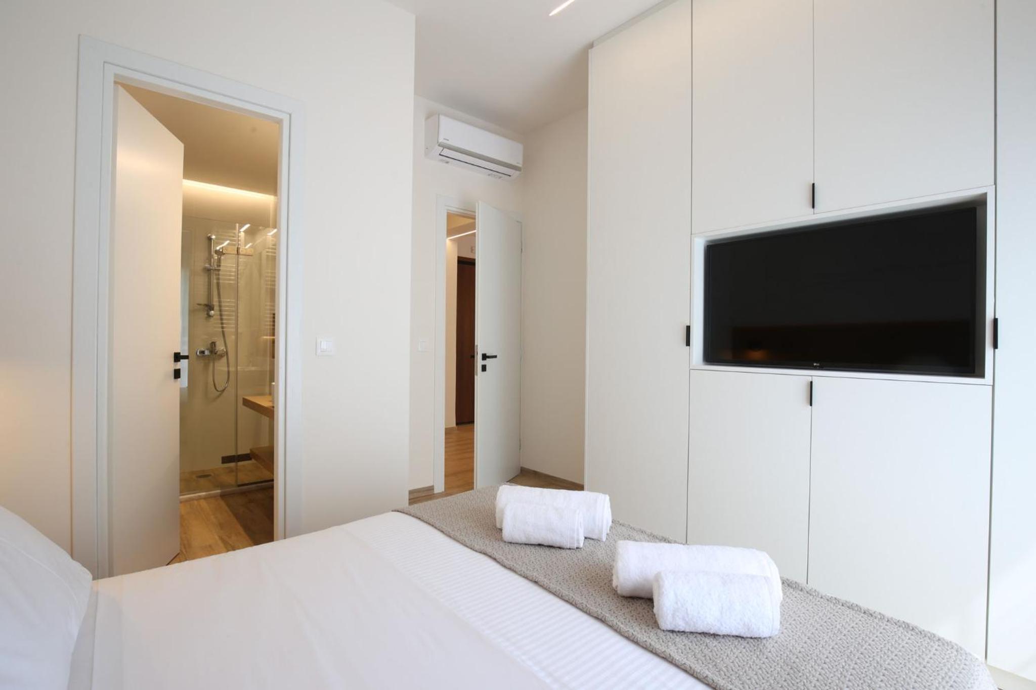 IO SUITES