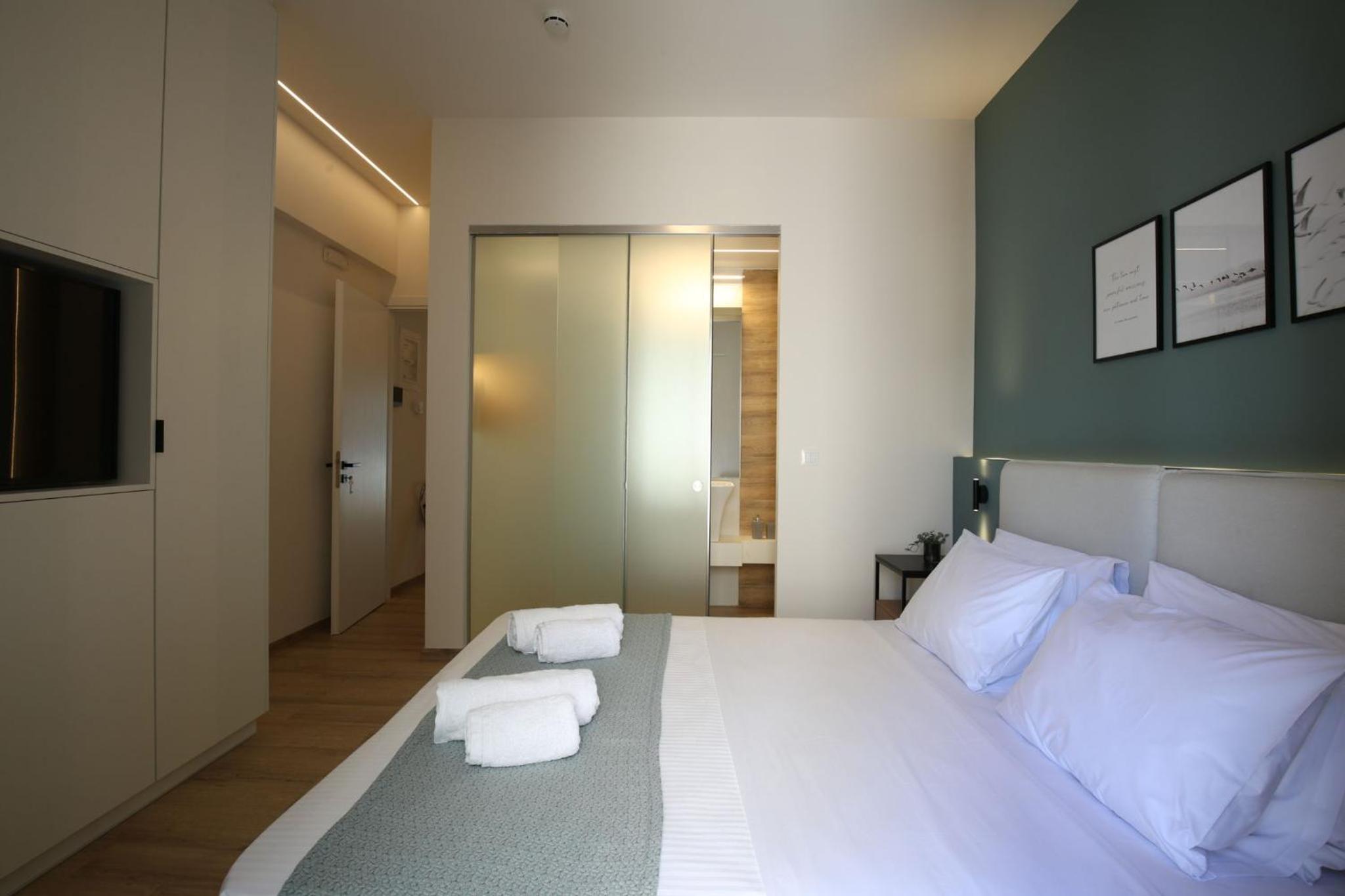 IO SUITES