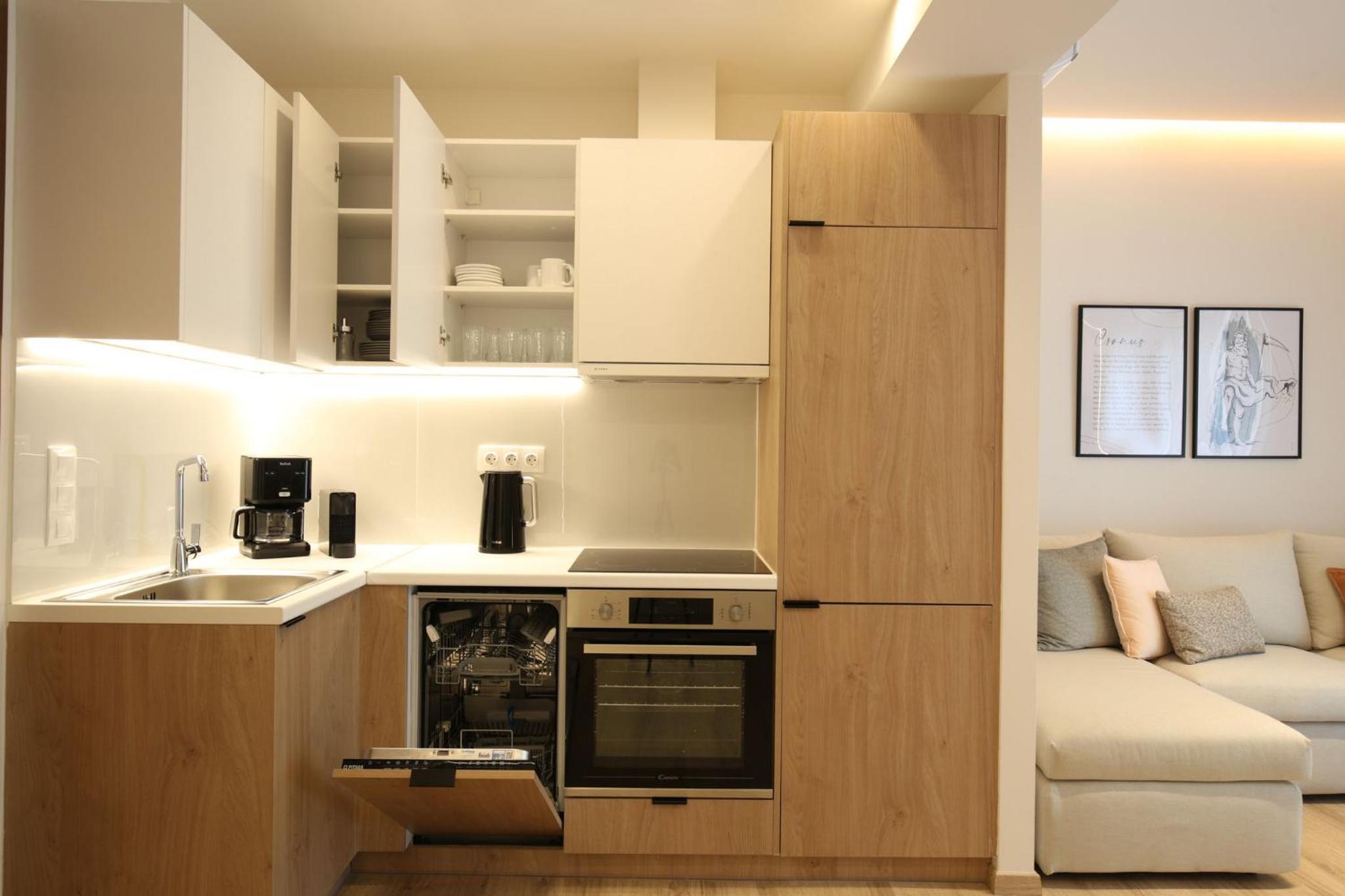 IO SUITES