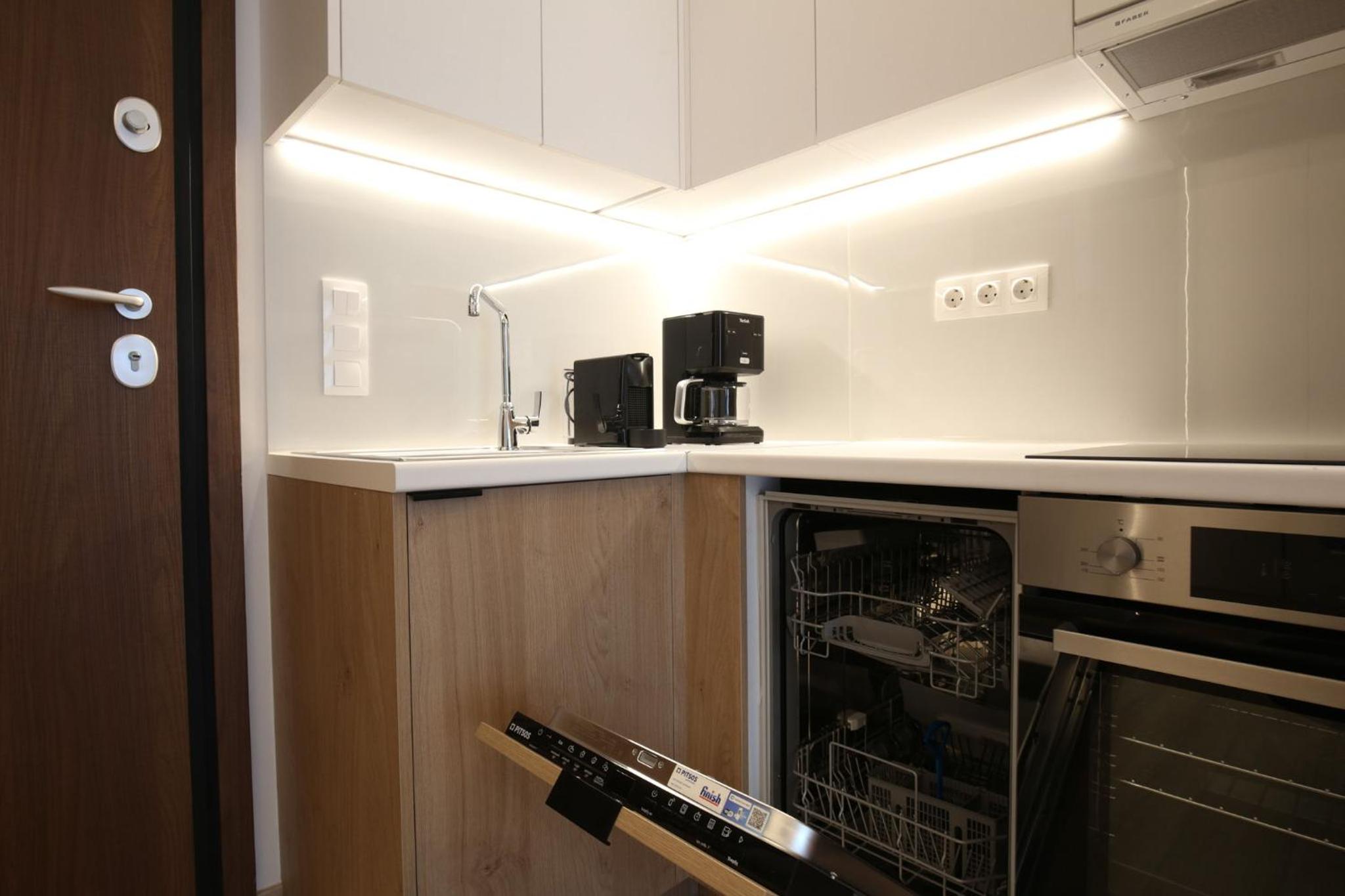 IO SUITES