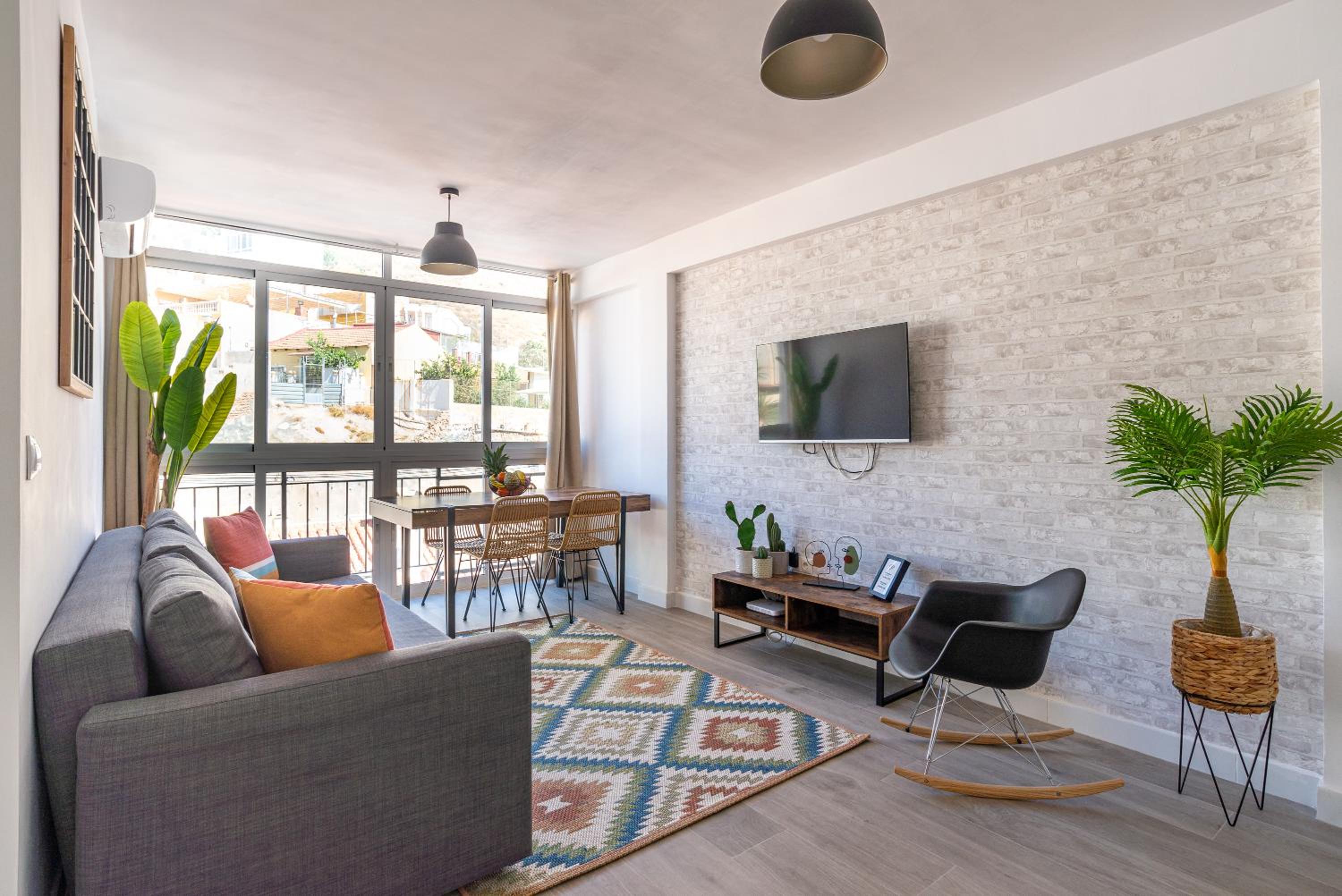 LUMINOSO APARTAMENTO RECIÉN REFORMADO
