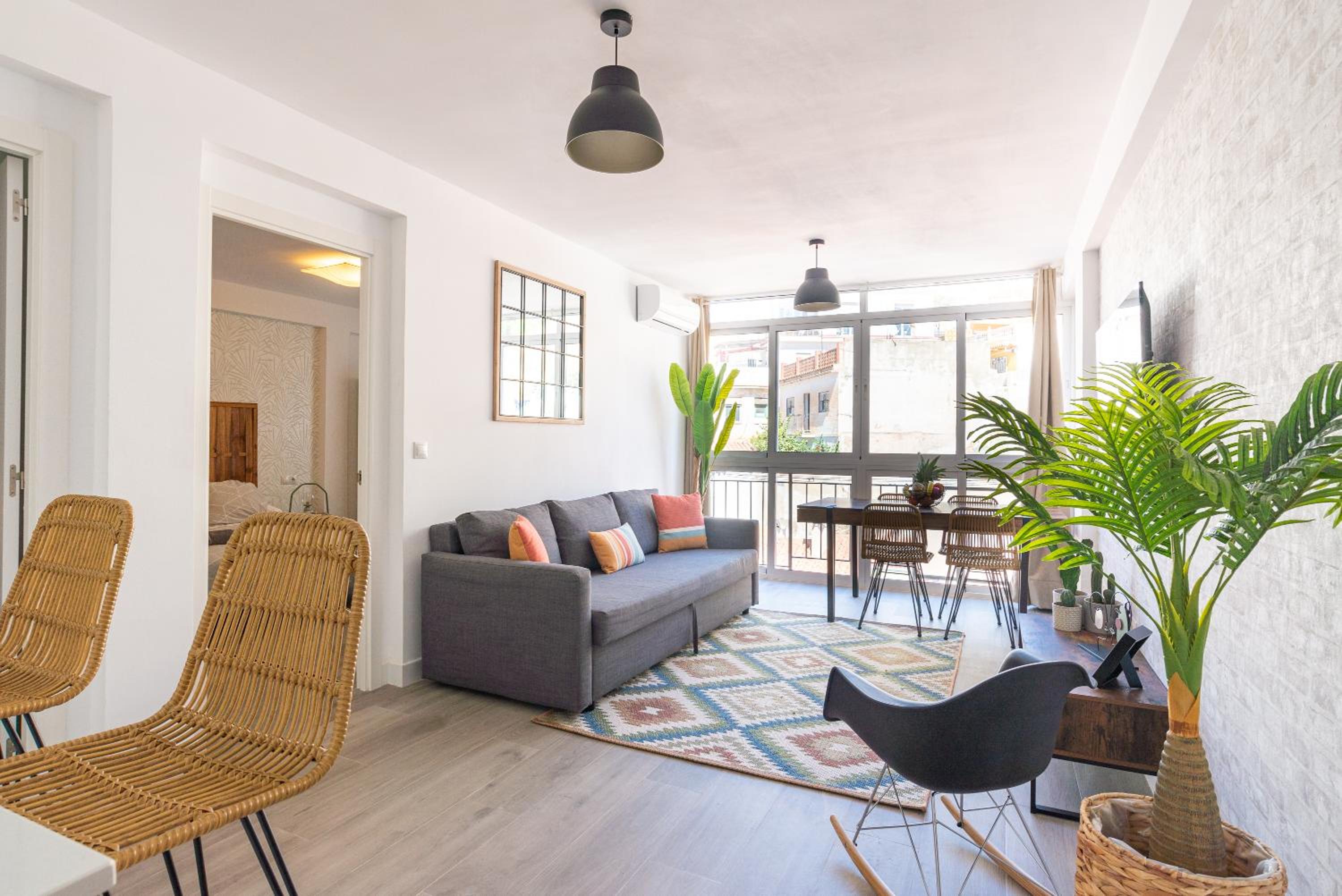 LUMINOSO APARTAMENTO RECIÉN REFORMADO