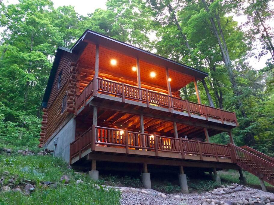 Hotel Hygge Up North Cabin - Image 1