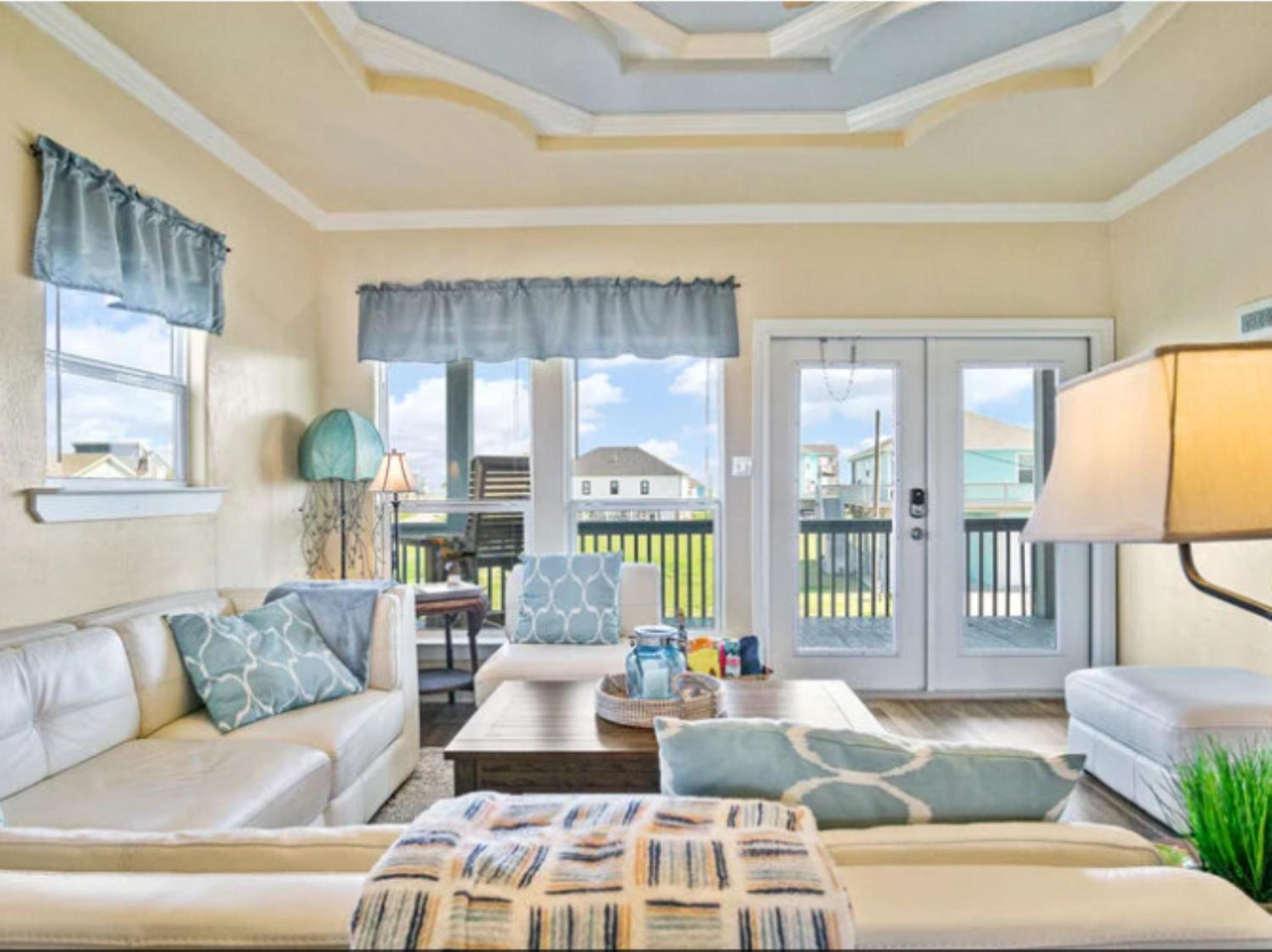 Fancy Nancy 2 Min Walk to Beach, Lyft, Pet-friendly view 4