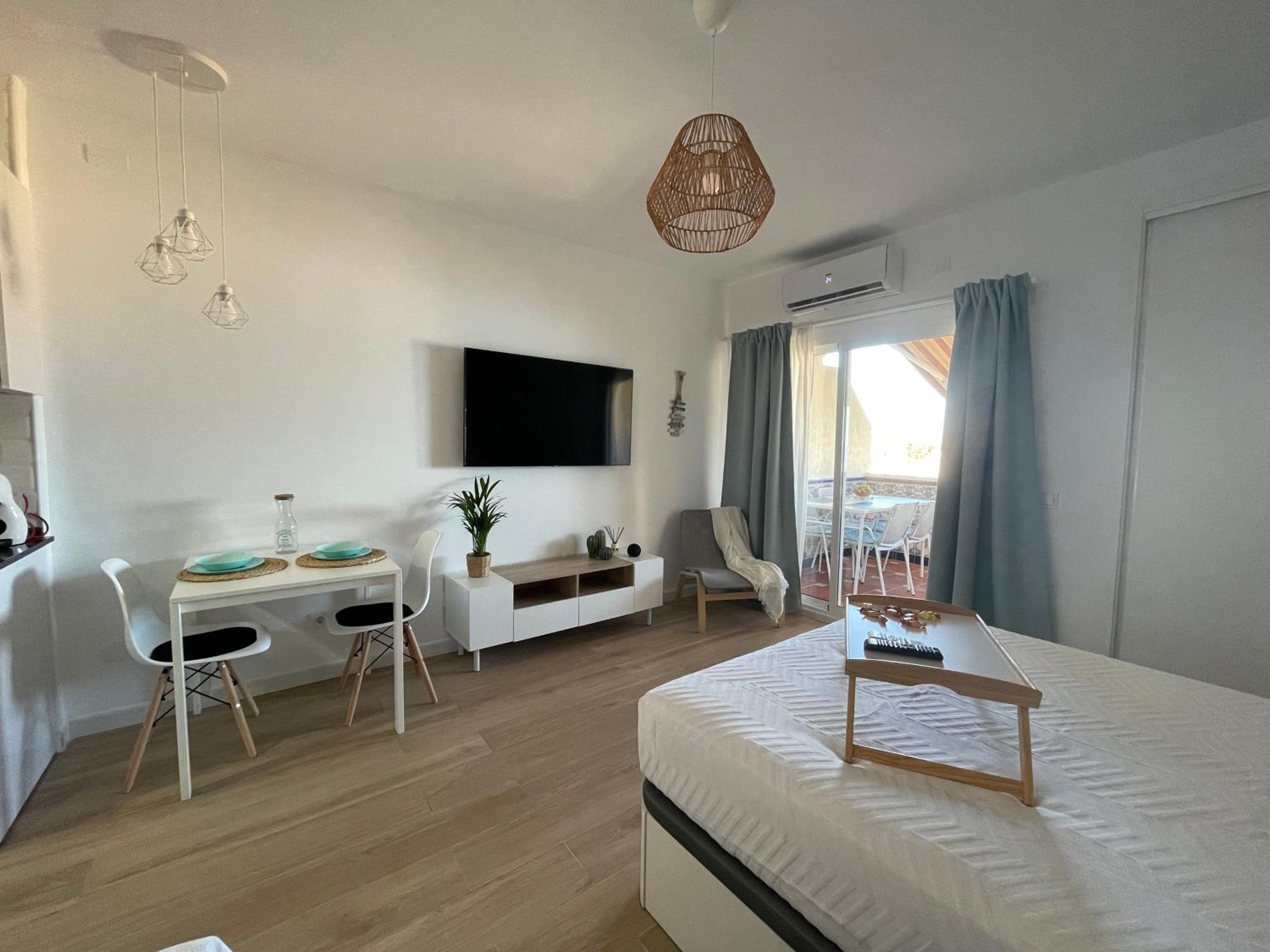 Benalbeach Smart Suite