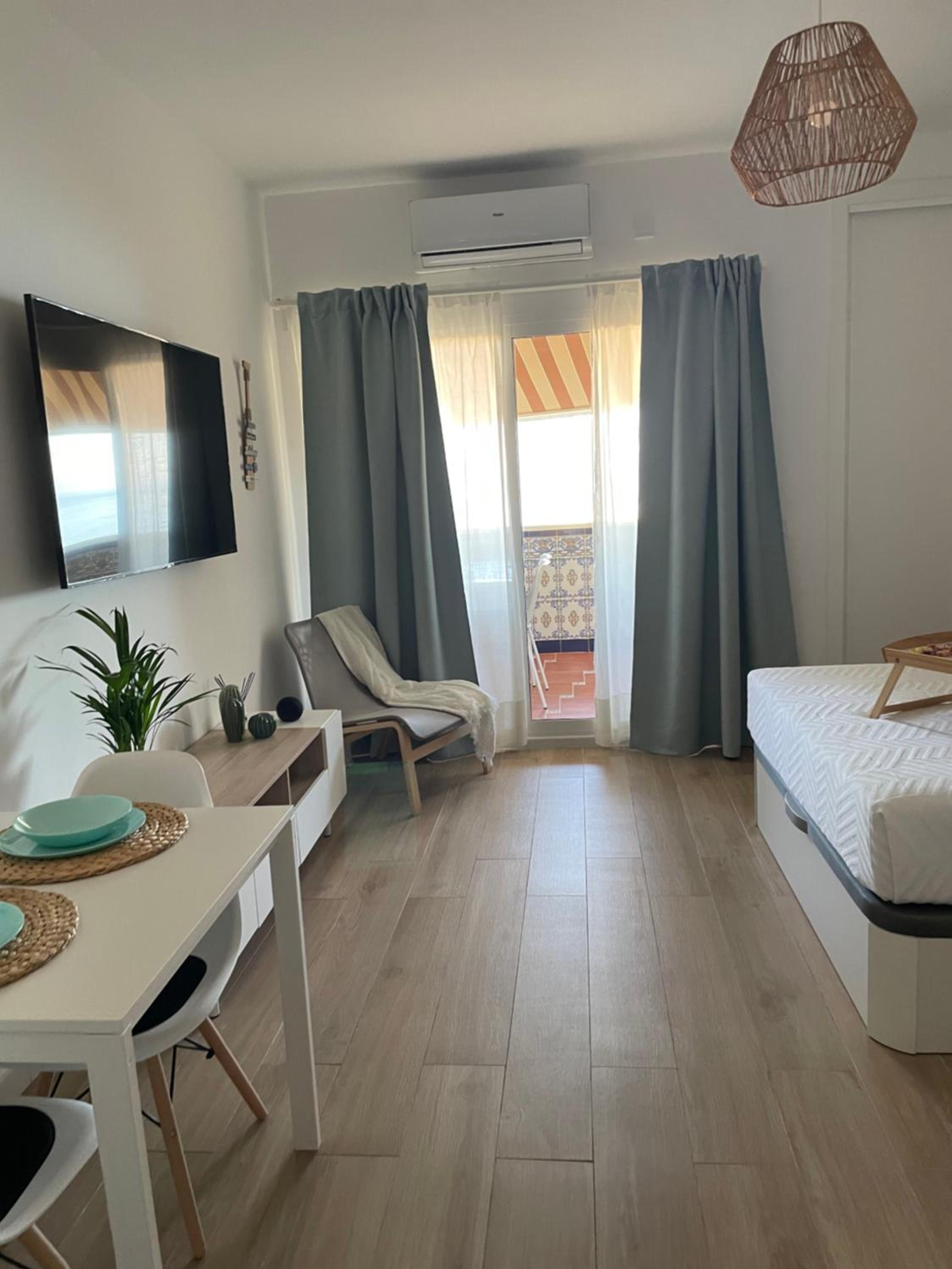 Benalbeach Smart Suite