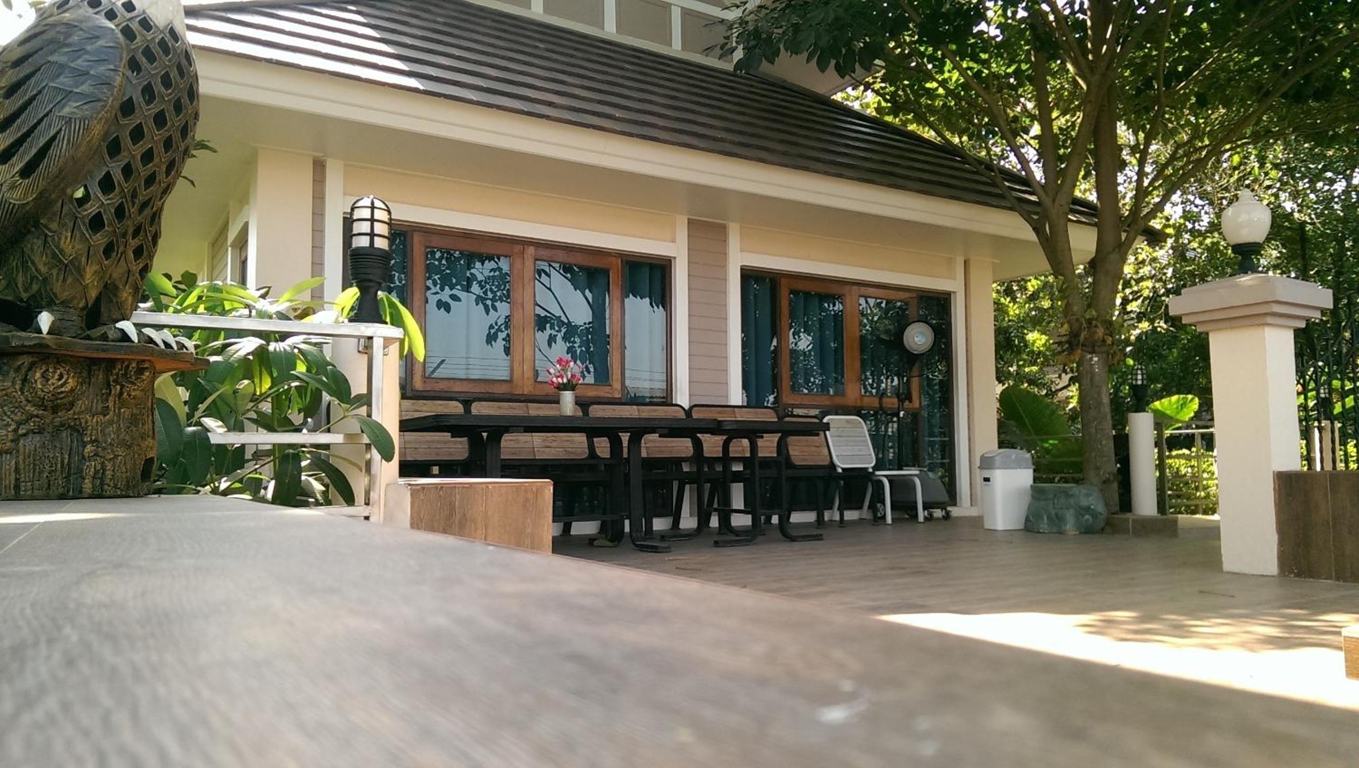 Damnoen Care Resort