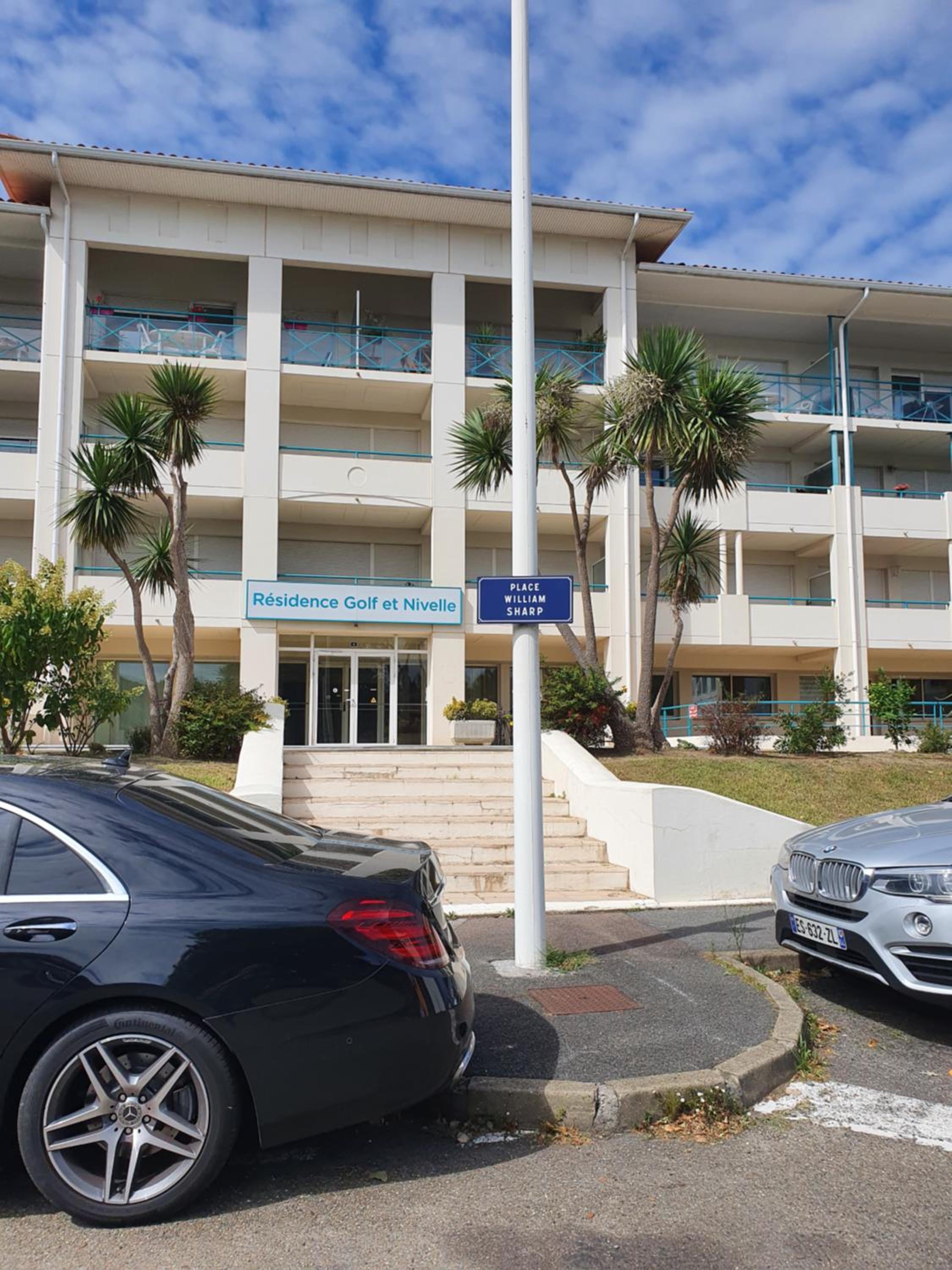 Appartement Golf et Nivelle avec piscine et parking view 5