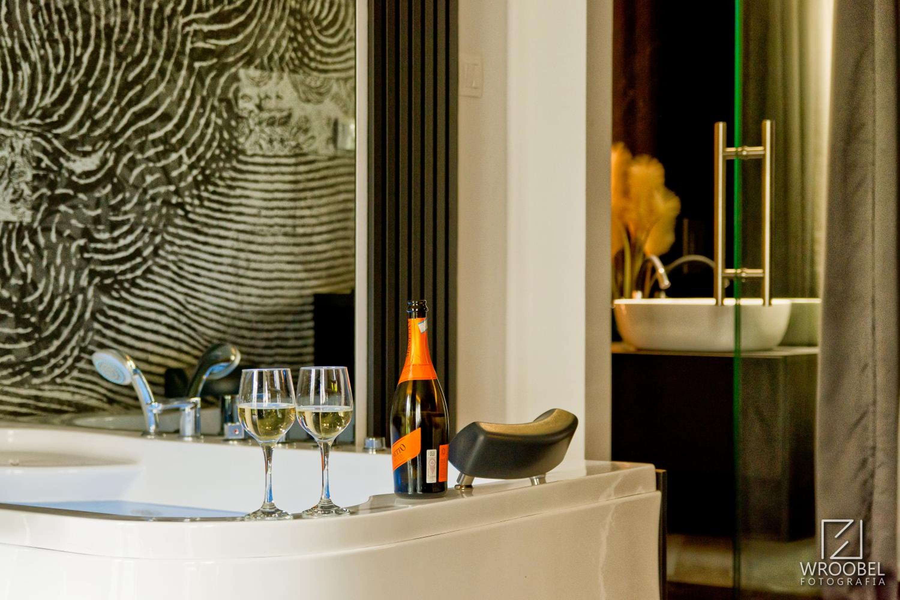 Hotel Jacuzzi Glass Bathroom Rakowicka Top Apartments