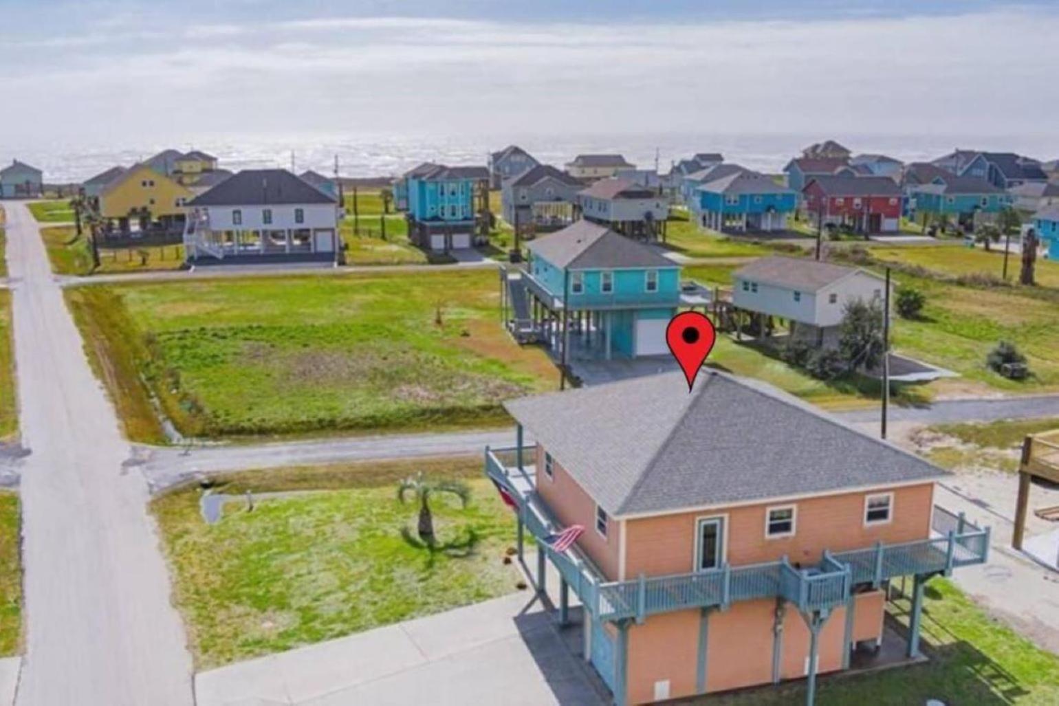 Fancy Nancy 2 Min Walk to Beach, Lyft, Pet-friendly view 2