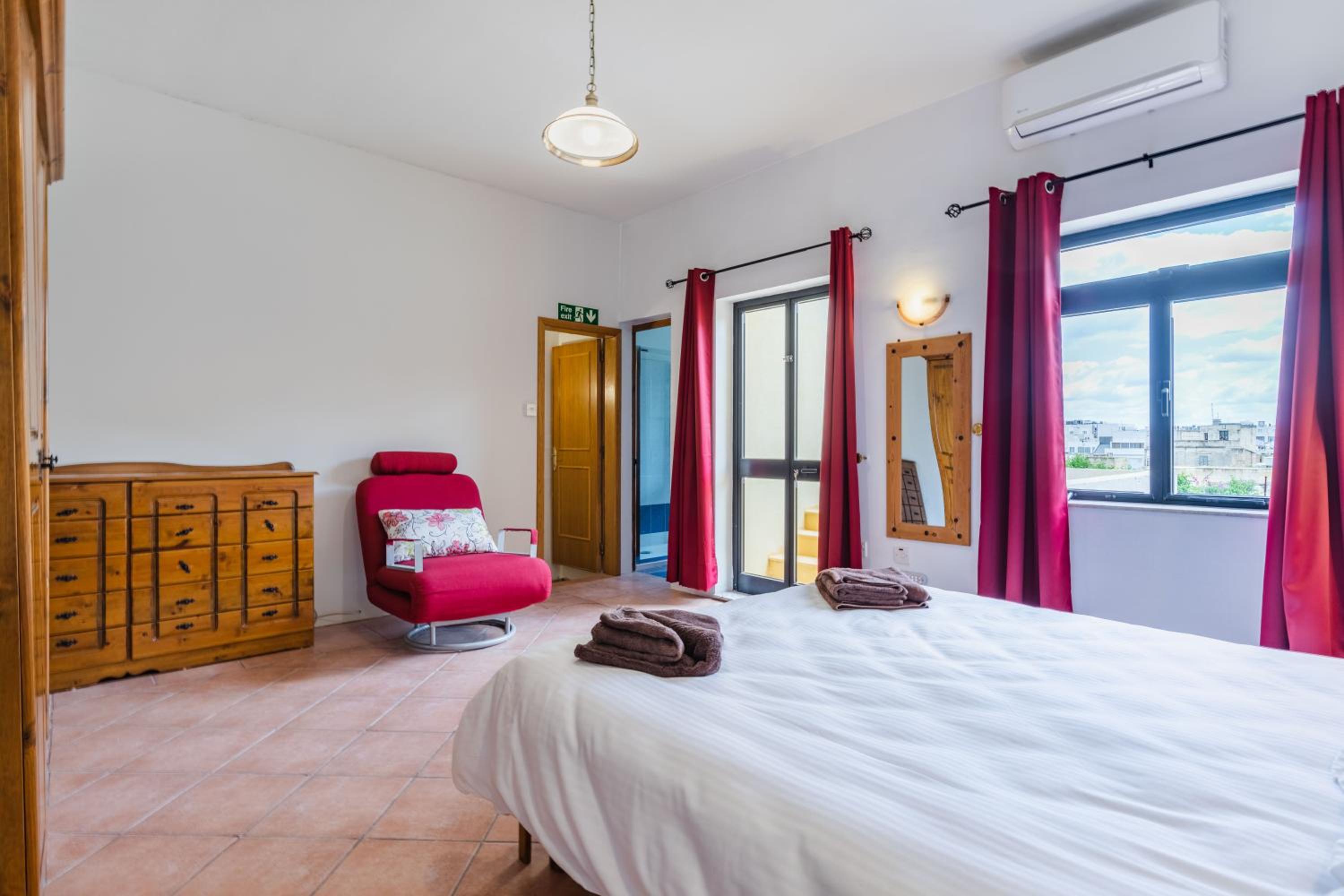 Duplex Apartment With Terrace & BBQ In Central Sliema view 4