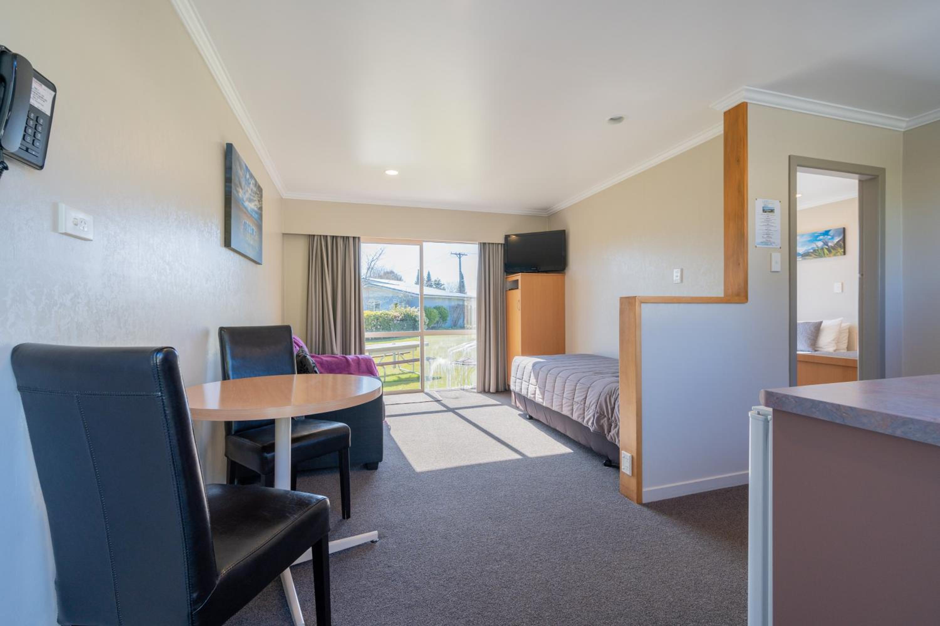 Te Anau Motel & Apartments view 3