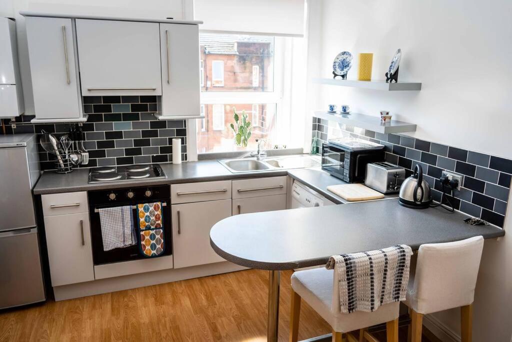 Charming 1-bed Southside Flat in Great Location view 3
