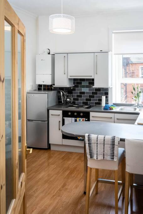 Charming 1-bed Southside Flat in Great Location view 4