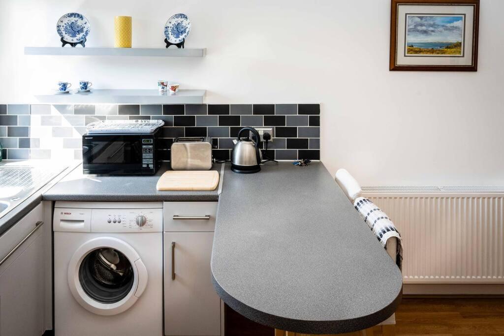 Charming 1-bed Southside Flat in Great Location view 5