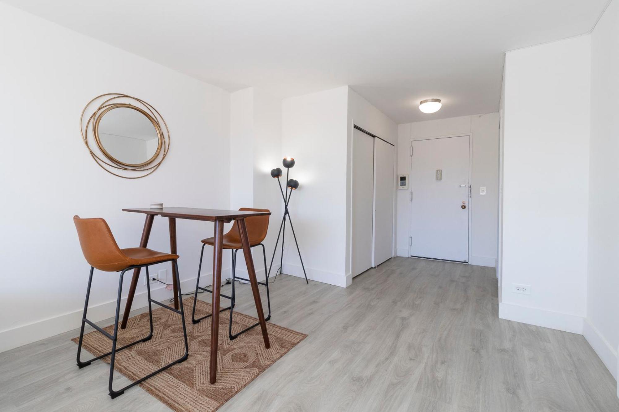 LUXURY DESIGNER GREENWICH VILLAGE 1BR HEAVEN!! BEAUTIFUL PANORAMIC CITY VIEWS!