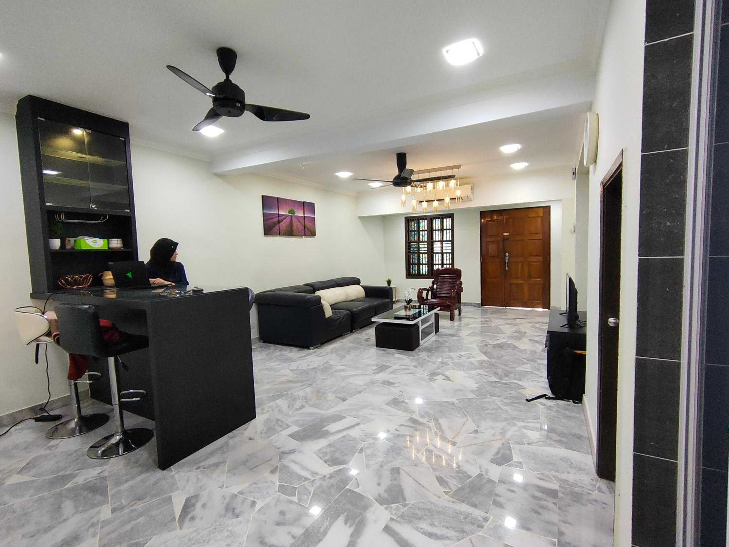 Three-Bedroom House at Tyara Homestay Sunway photo 3