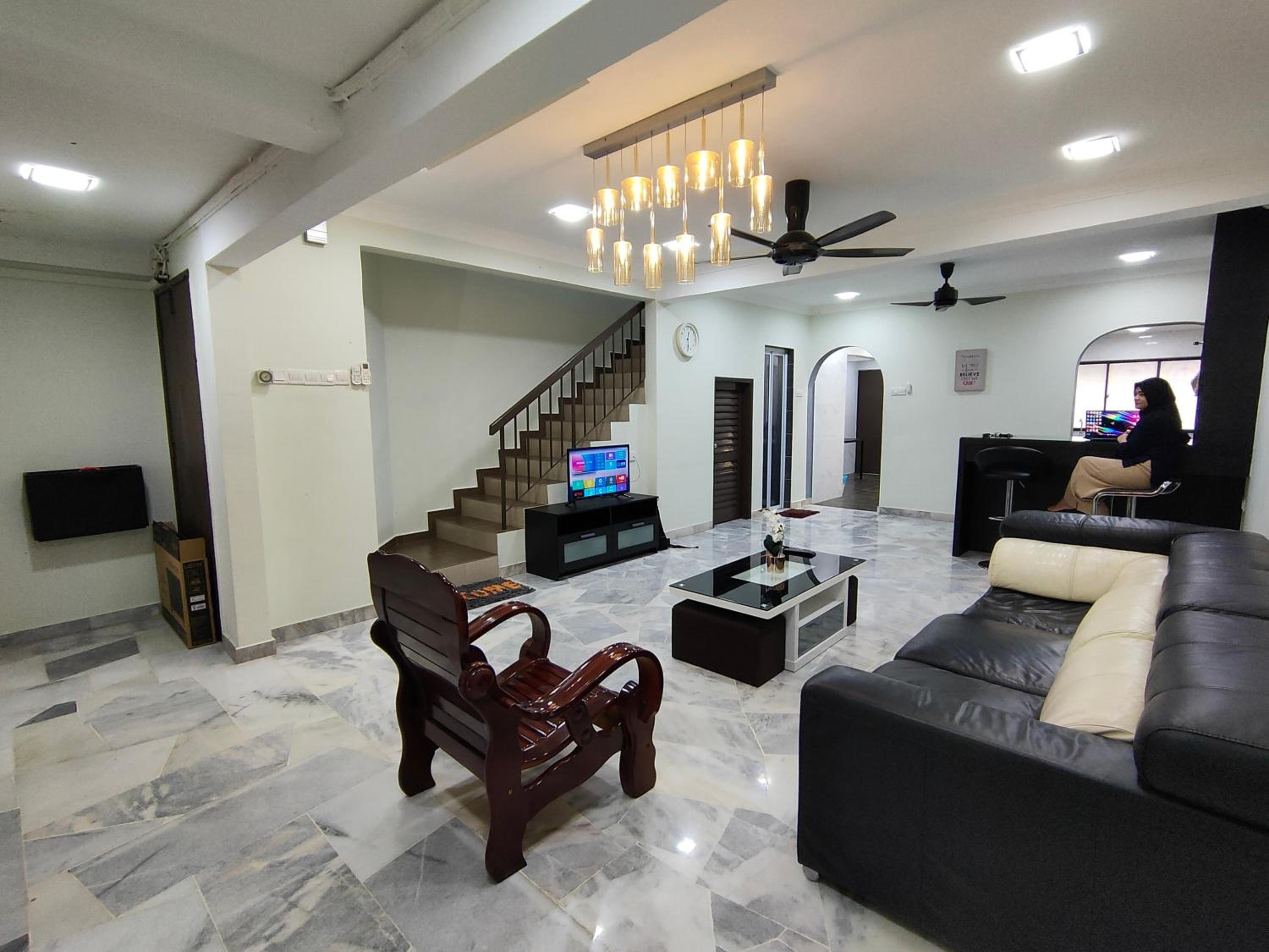 Three-Bedroom House at Tyara Homestay Sunway photo 2